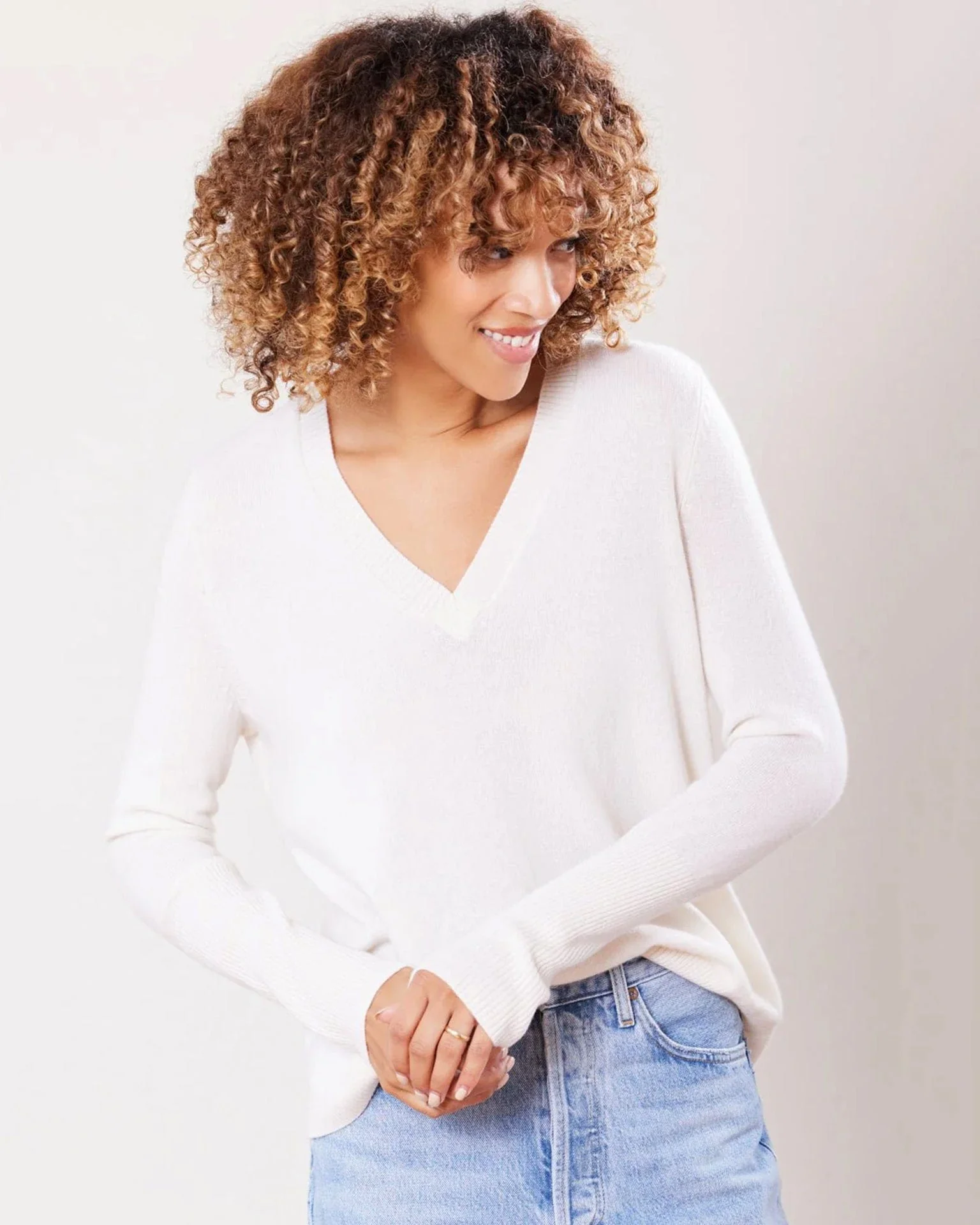 Ava Cashmere V Neck in Ivory - Image 2