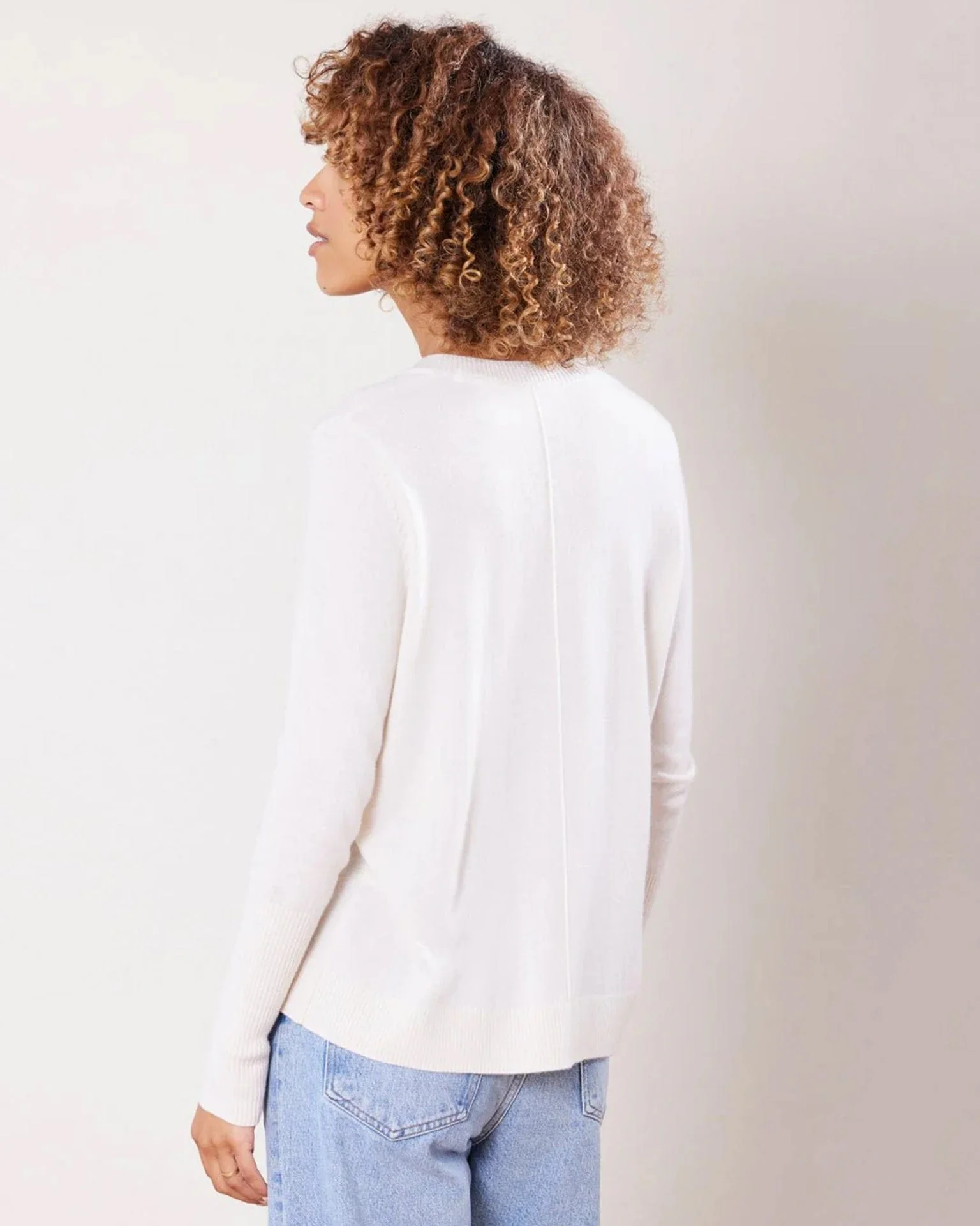 Ava Cashmere V Neck in Ivory - Image 3