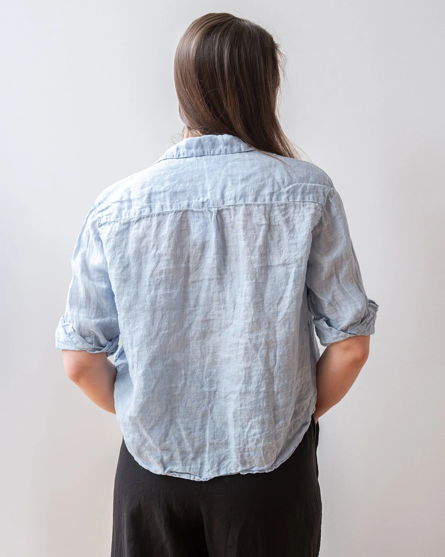 Aven 3/4 Sleeve Top in Aqua Chambray Linen - Image 4