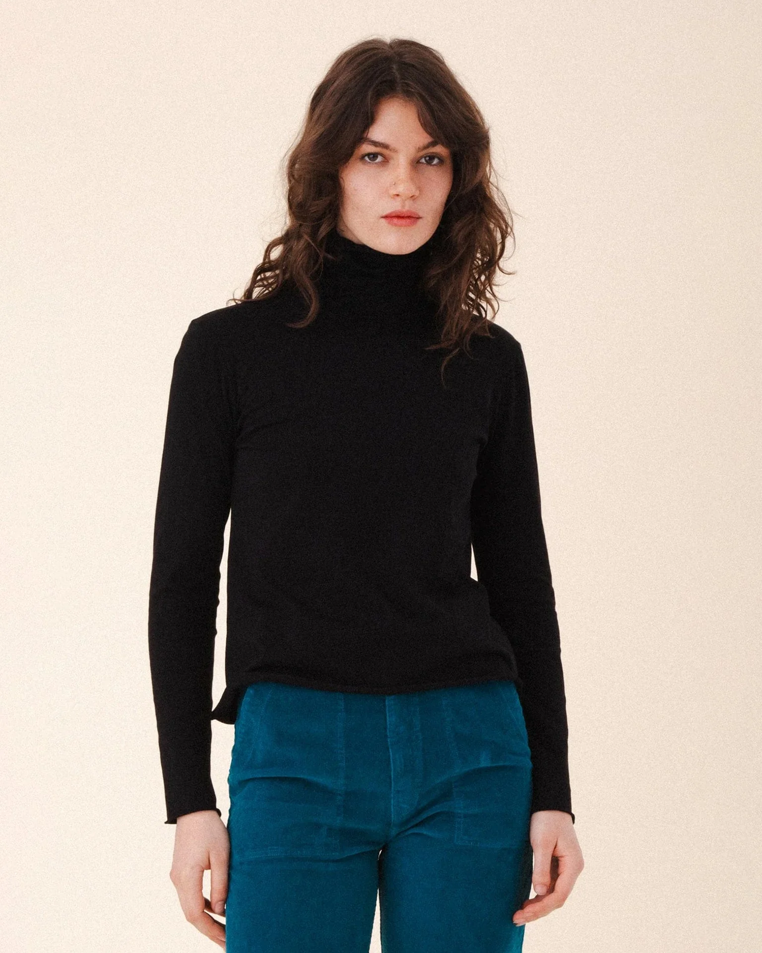 Barre T-Neck in Black