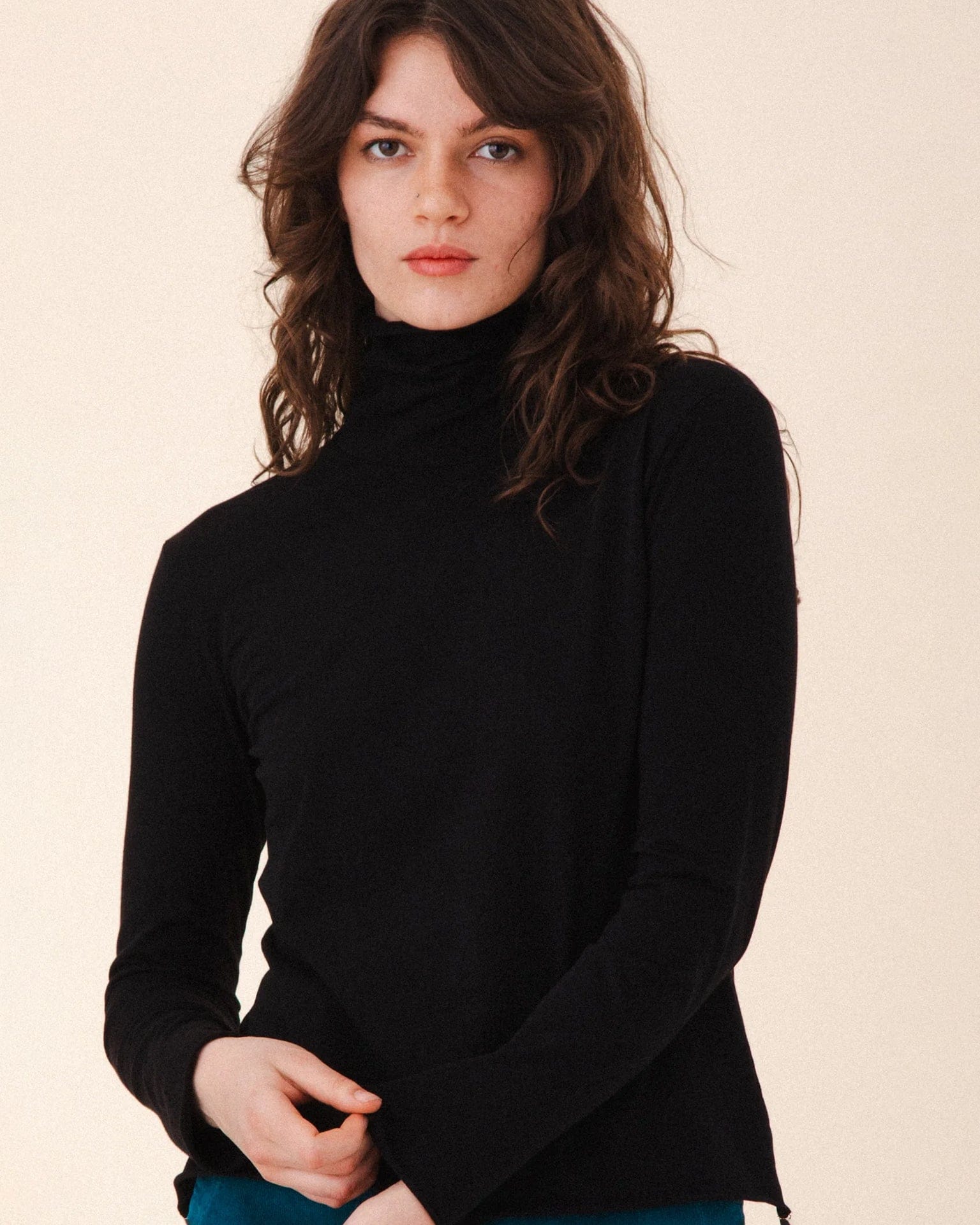 Barre T-Neck in Black - Image 4