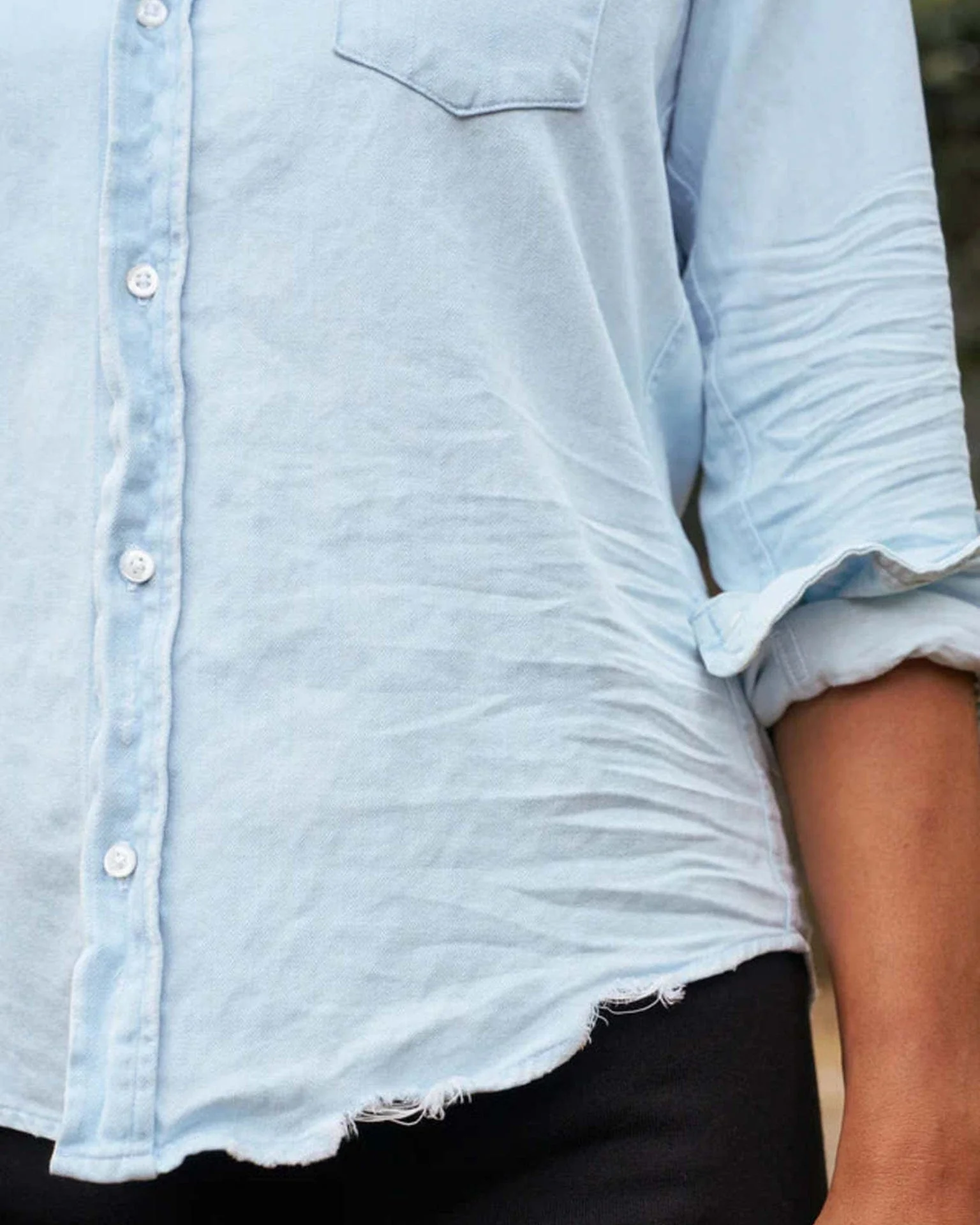 Barry Tailored Button Up Shirt in Classic Blue Wash - Image 3