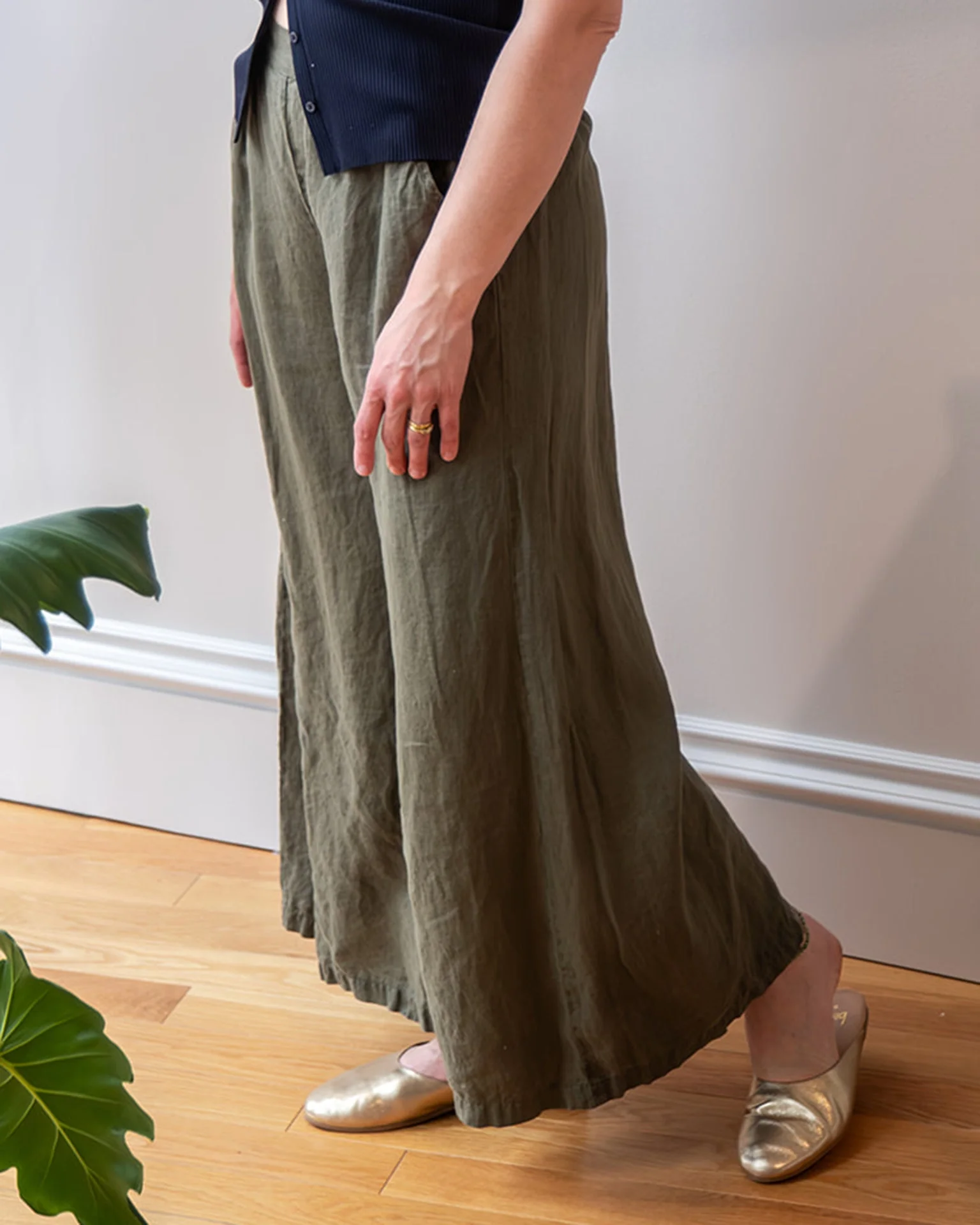Becca Wide Leg Pant in Army Linen - Image 3