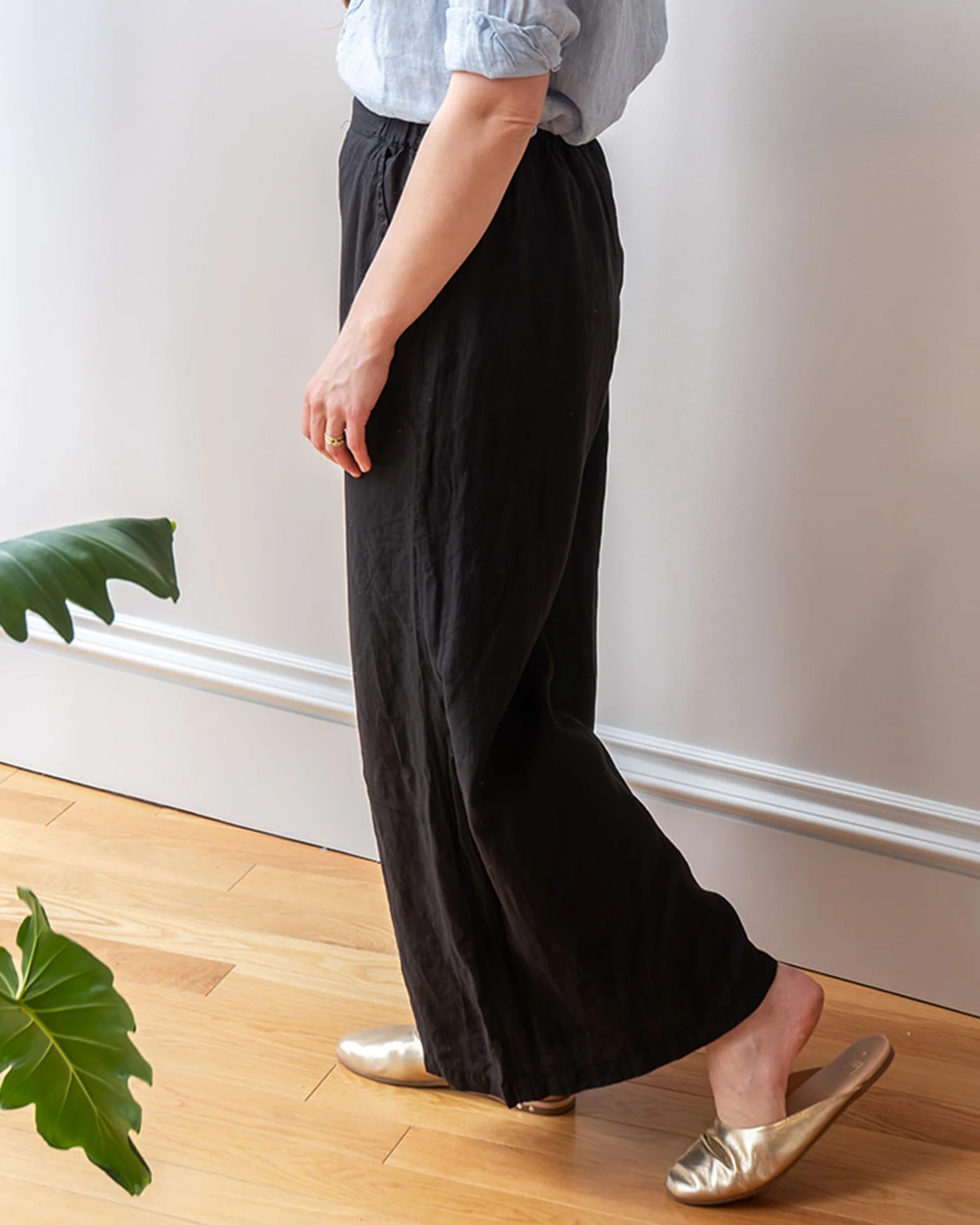 Becca Wide Leg Pant in Black Linen - Image 4