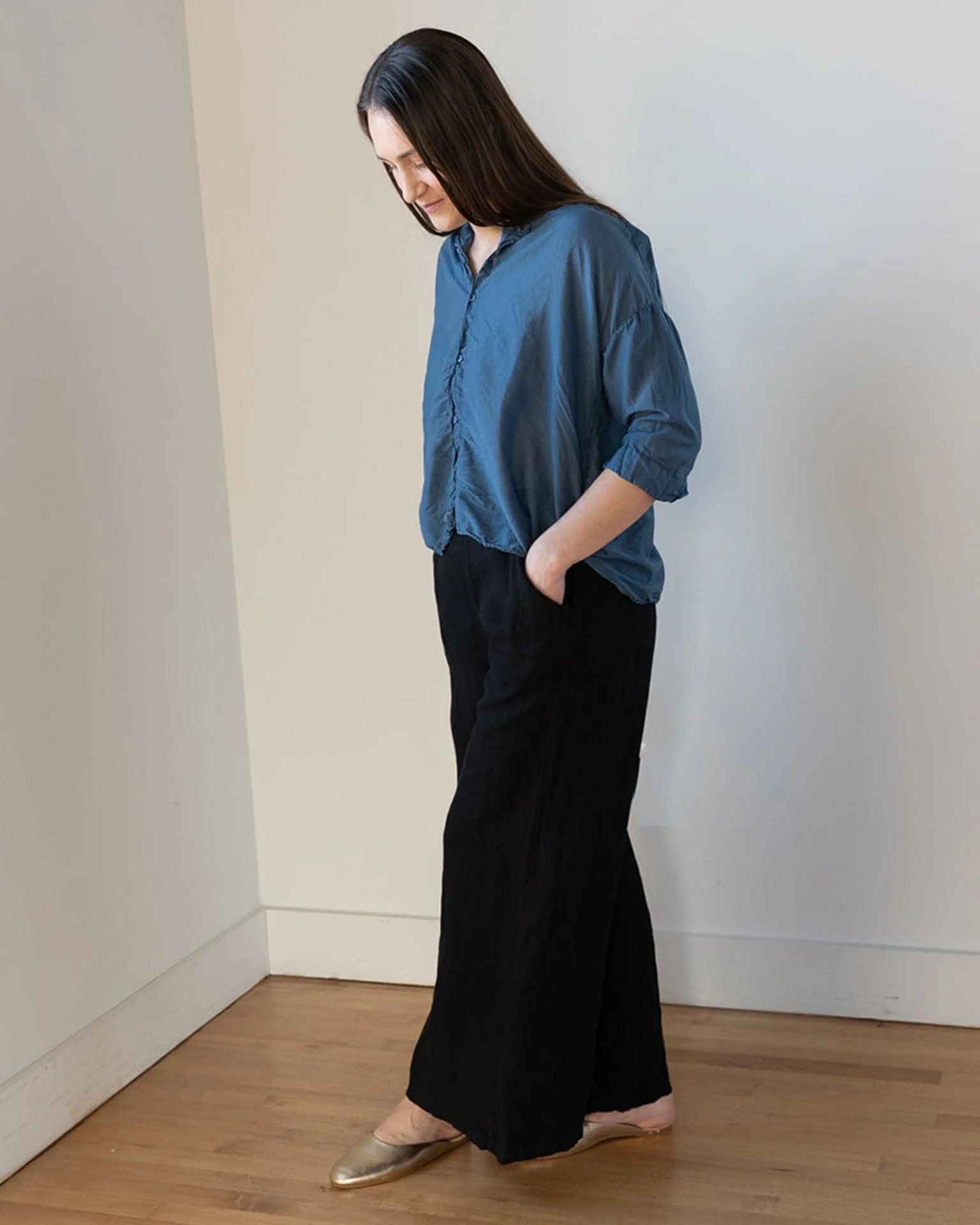 Becca Wide Leg Pant in Black Linen Twill - Image 5