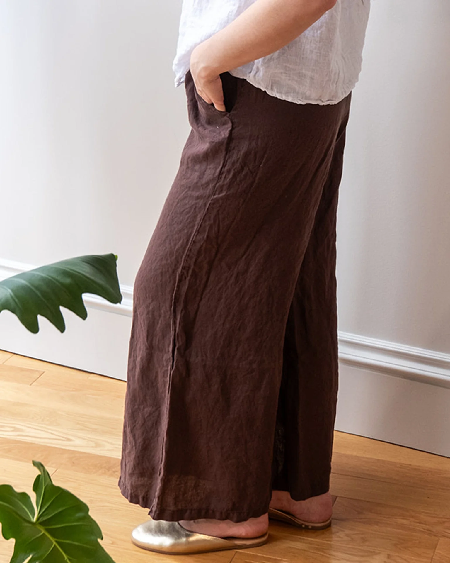 Becca Wide Leg Pant in Chocolate Linen - Image 3