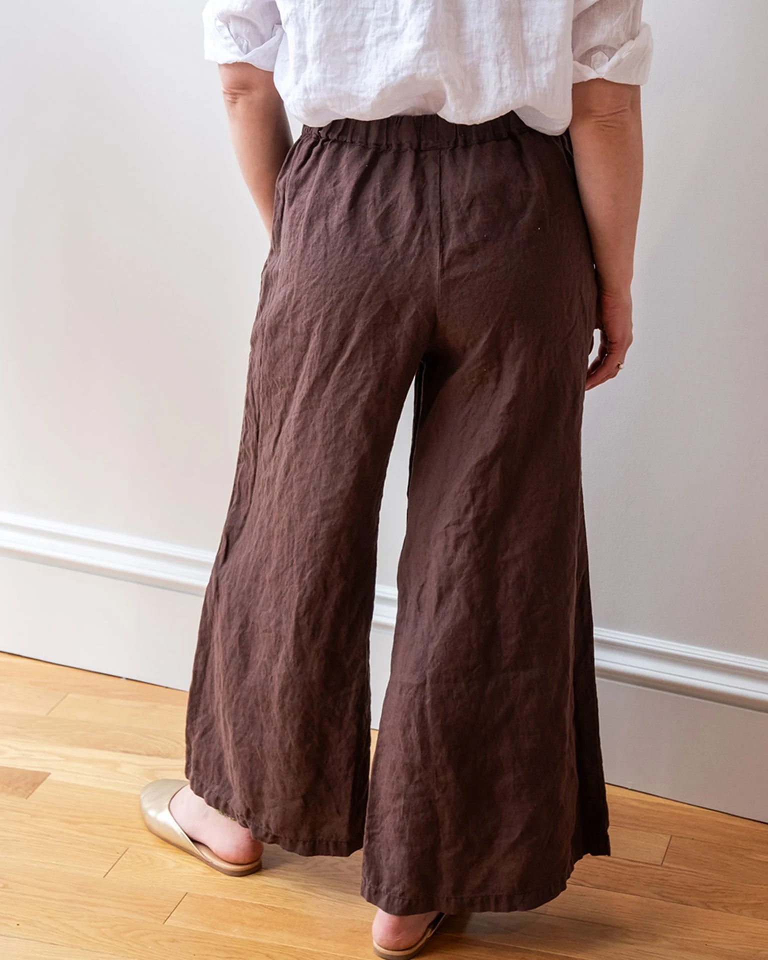 Becca Wide Leg Pant in Chocolate Linen - Image 4