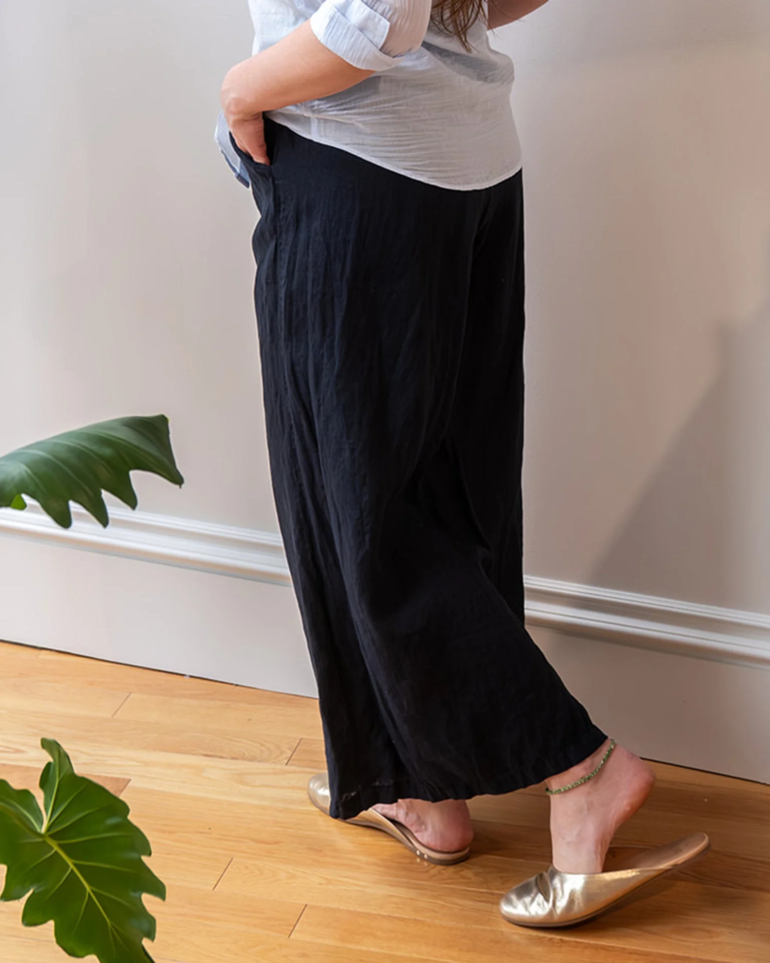 Becca Wide Leg Pant in Ink Linen - Image 3