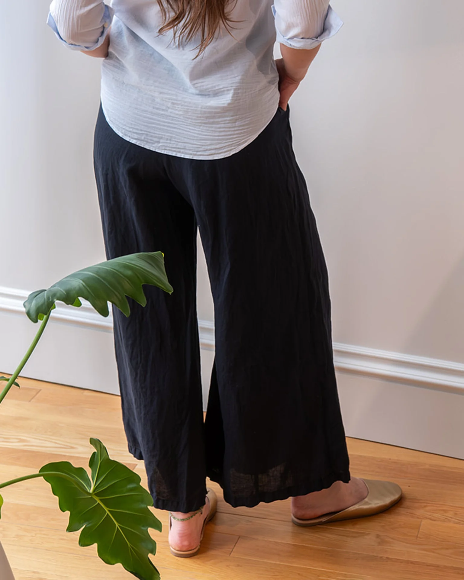 Becca Wide Leg Pant in Ink Linen - Image 4