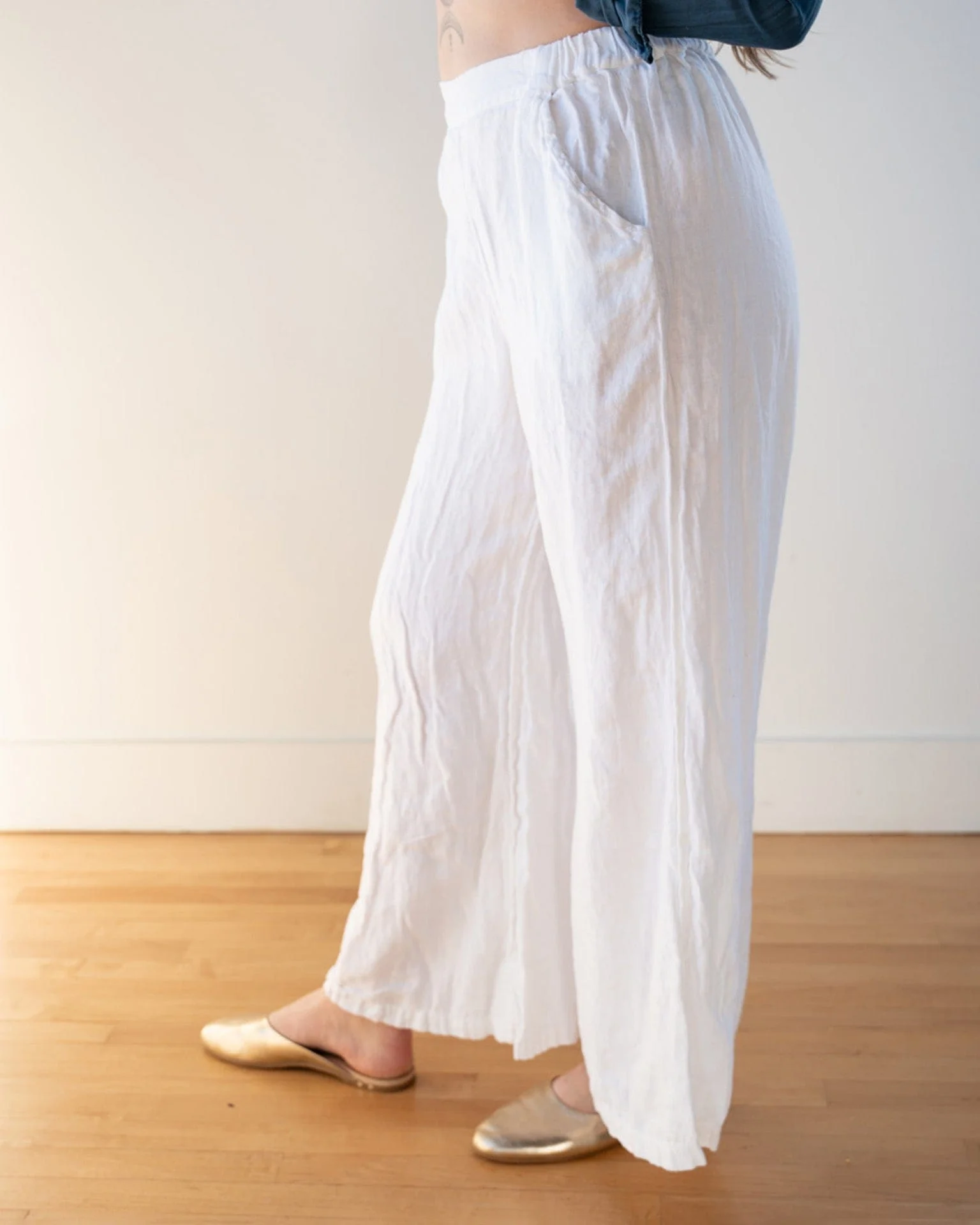 Becca Wide Leg Pant in White Linen Twill - Image 2