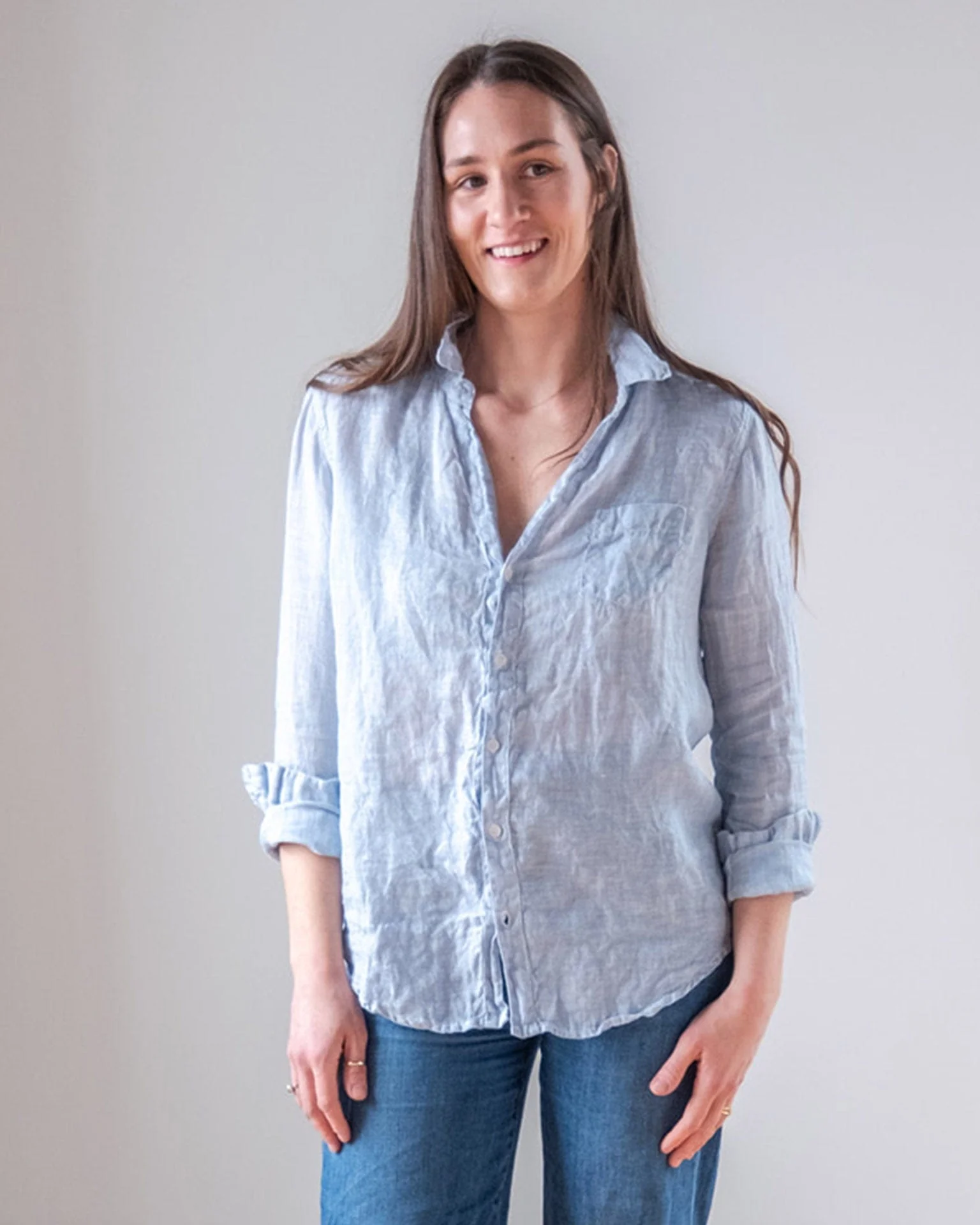 Carrie Fitted Blouse in Aqua Chambray Linen