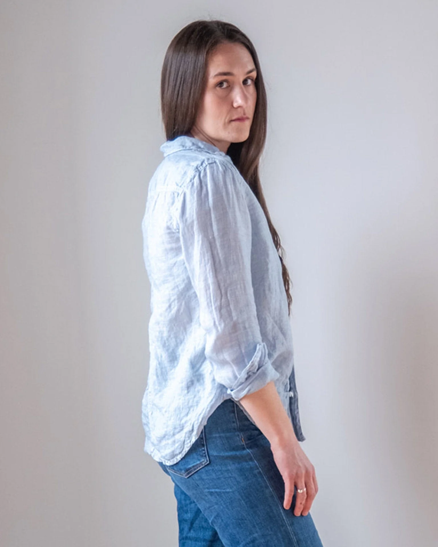 Carrie Fitted Blouse in Aqua Chambray Linen - Image 5