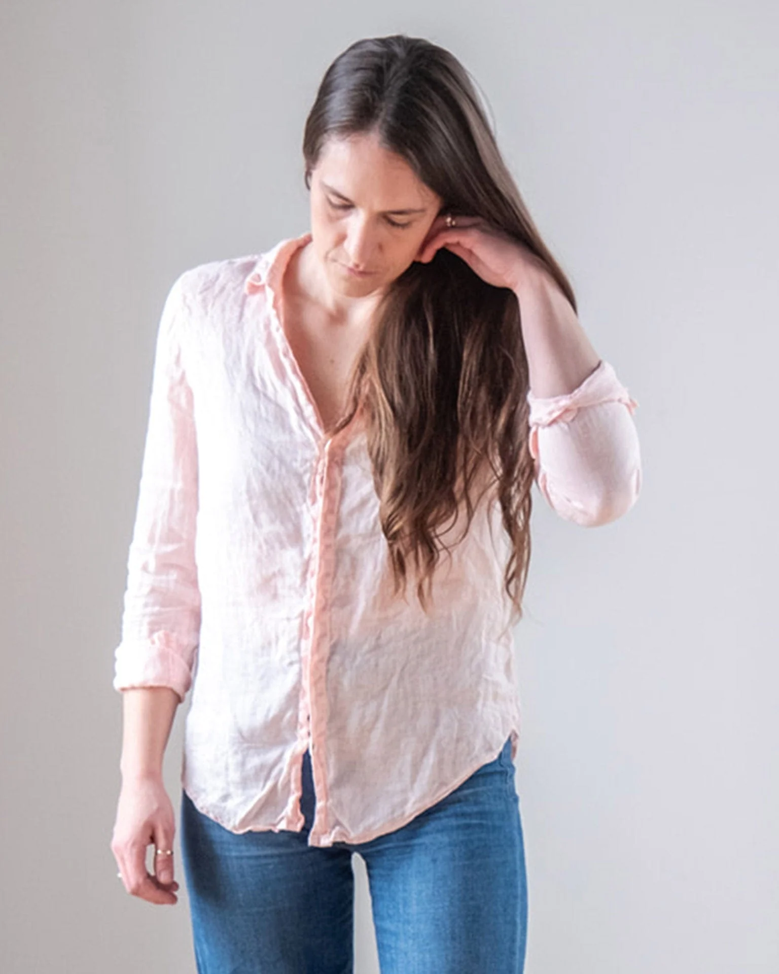 Carrie Fitted Blouse in Bermuda Sand Linen