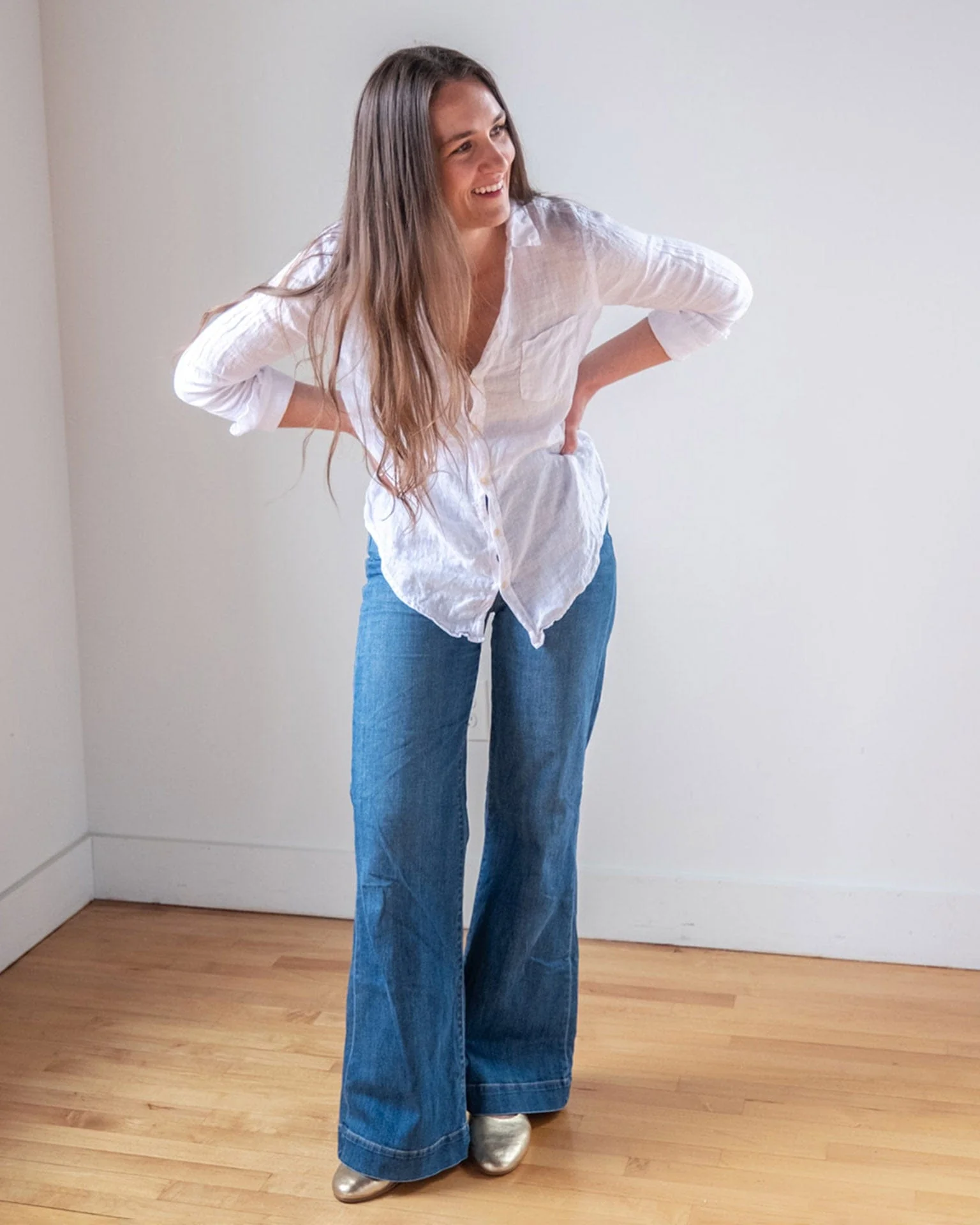 Carrie Fitted Blouse in White Linen - Image 2