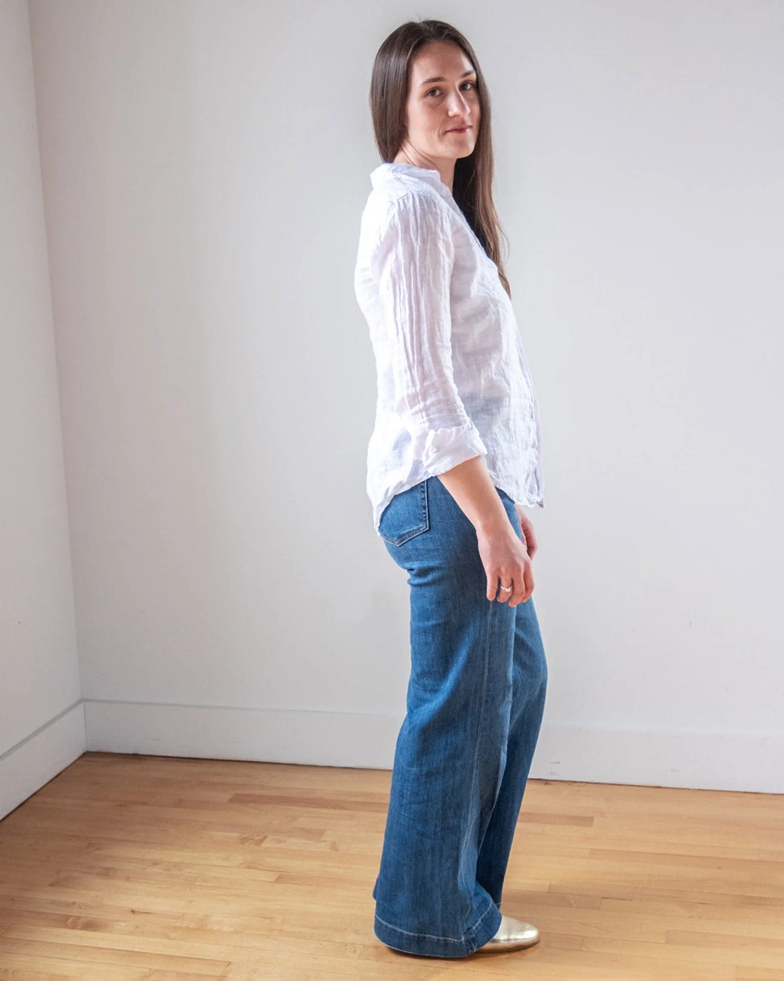 Carrie Fitted Blouse in White Linen - Image 5