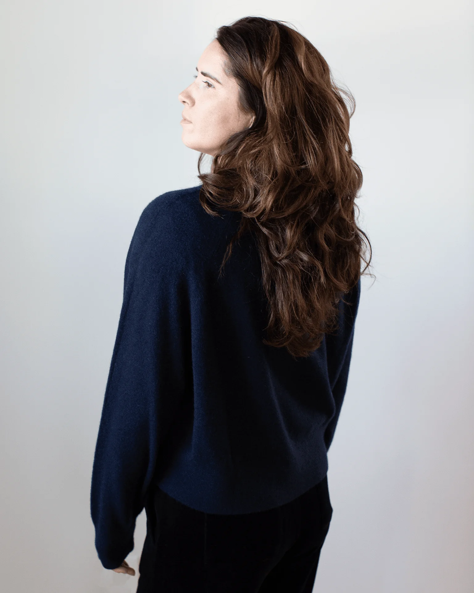 Cashmere Easy Sweatshirt in Deep Navy - Image 3