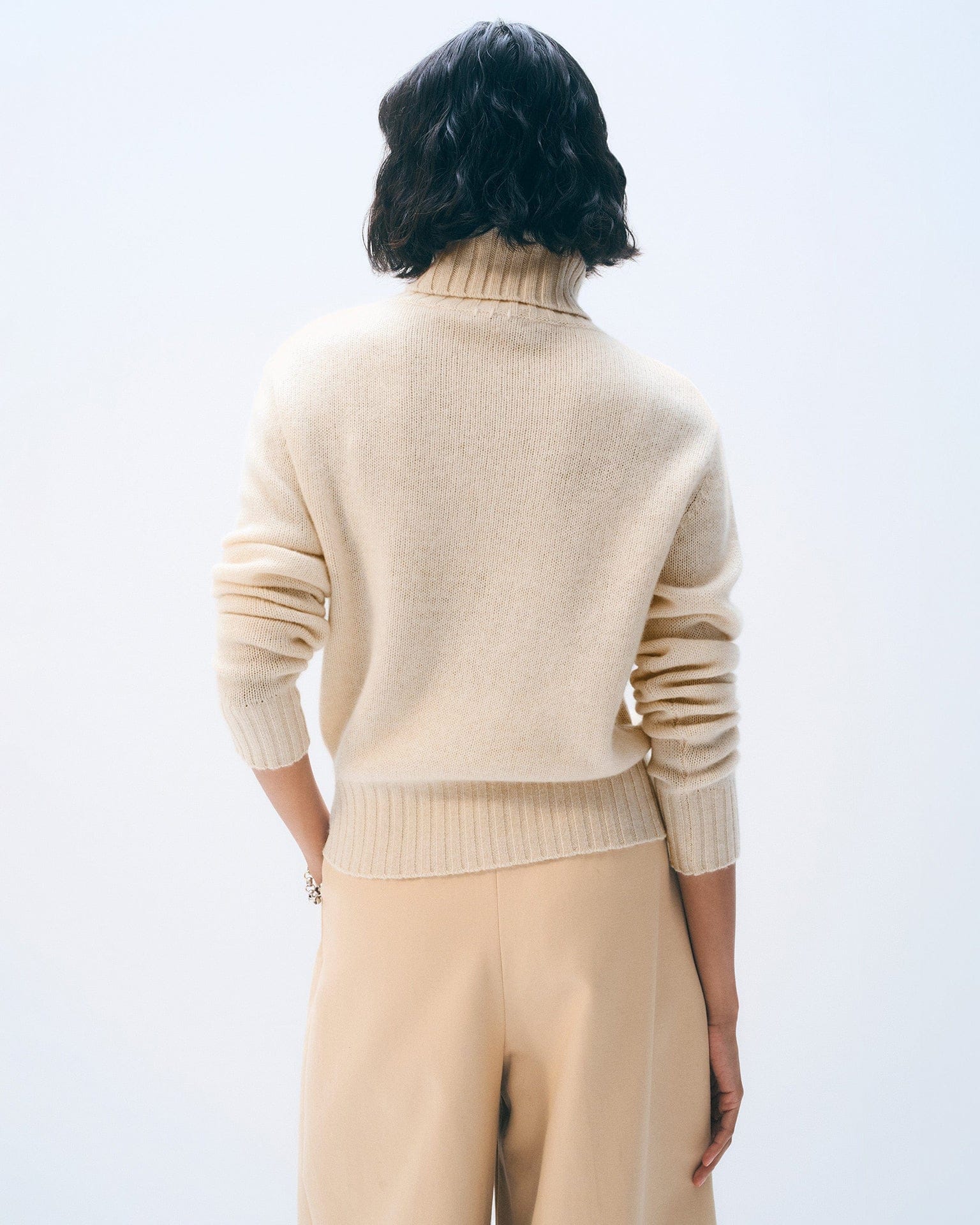 Cashmere Featherweight Turtleneck in Natural Heather - Image 2