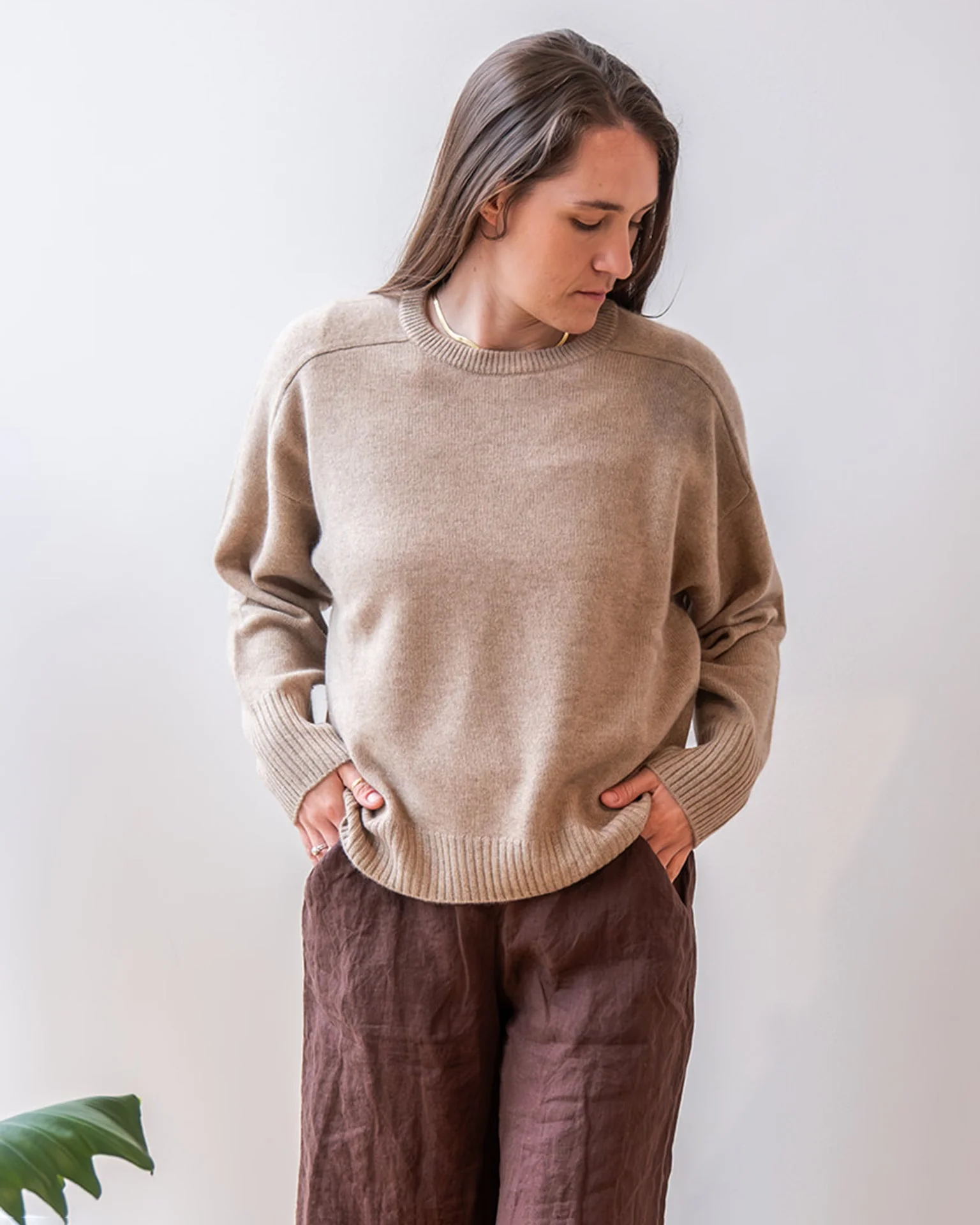 Cashmere Saddle Sleeve Crewneck in Taupe Heather