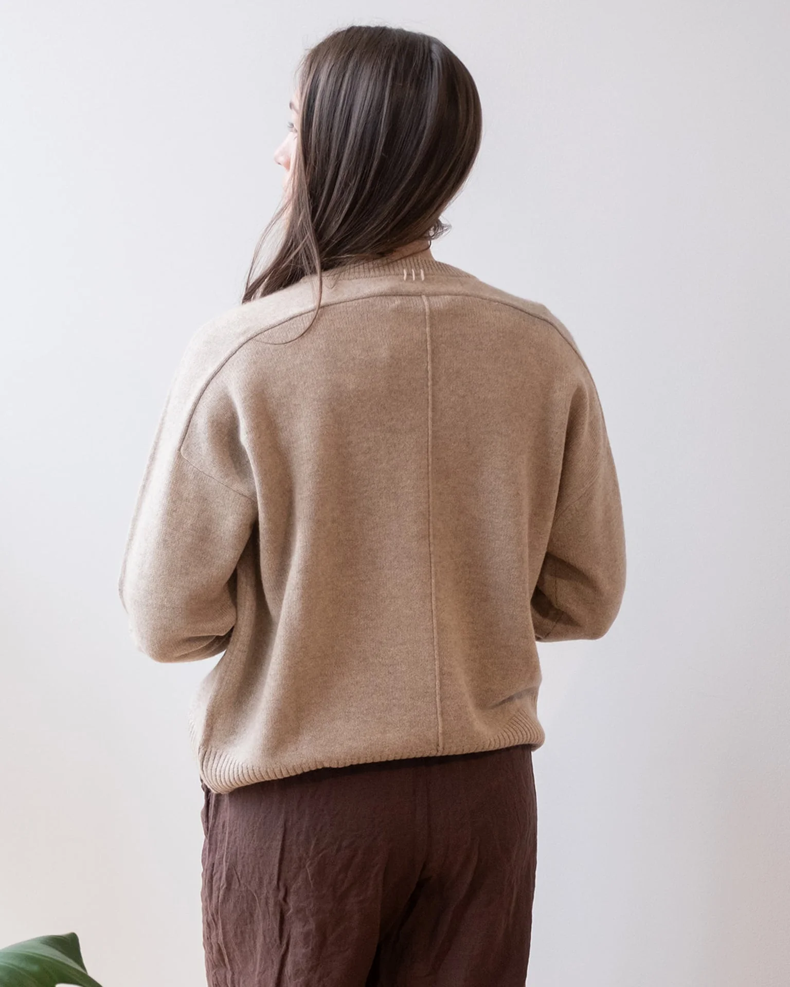 Cashmere Saddle Sleeve Crewneck in Taupe Heather - Image 4