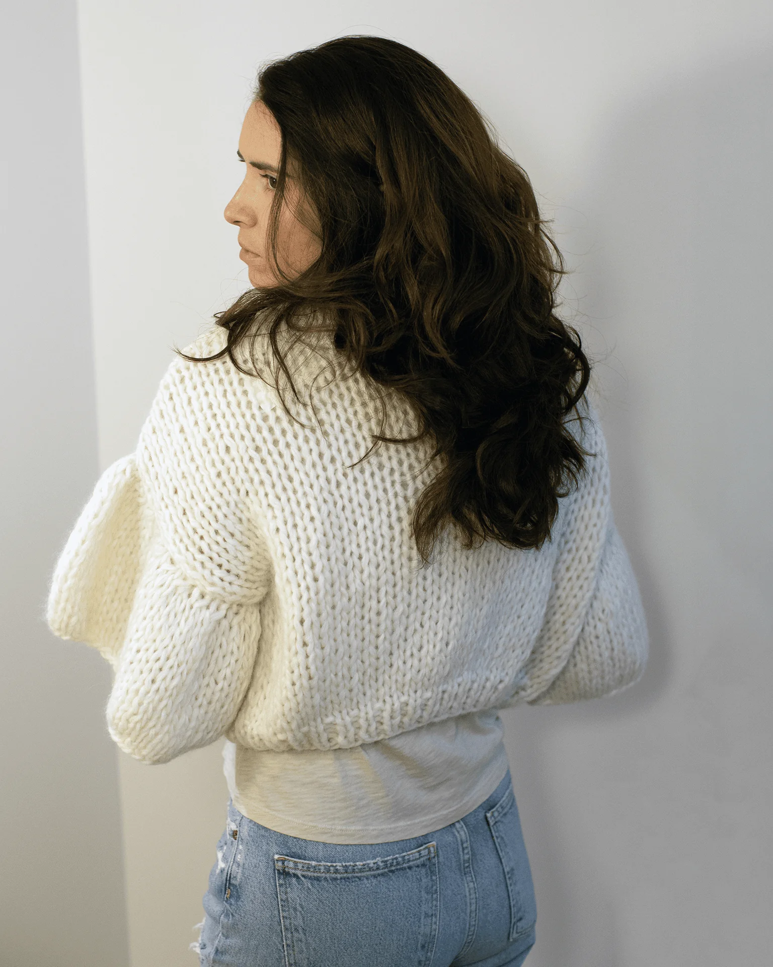 Chunky Alpaca Ruffled Short Cardigan in Creme - Image 3