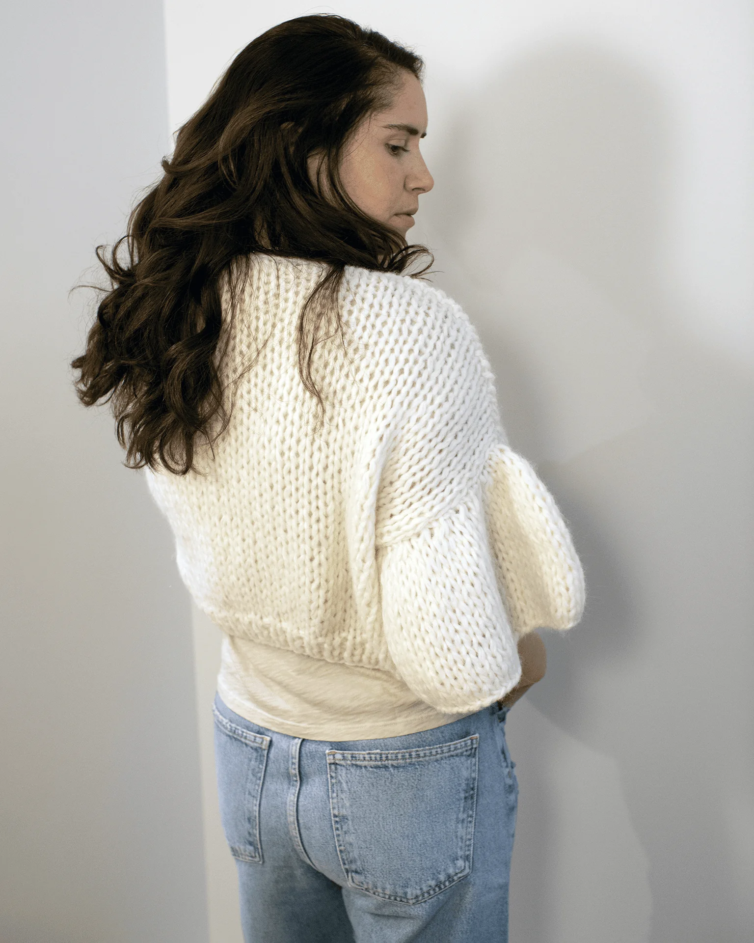 Chunky Alpaca Ruffled Short Cardigan in Creme - Image 5