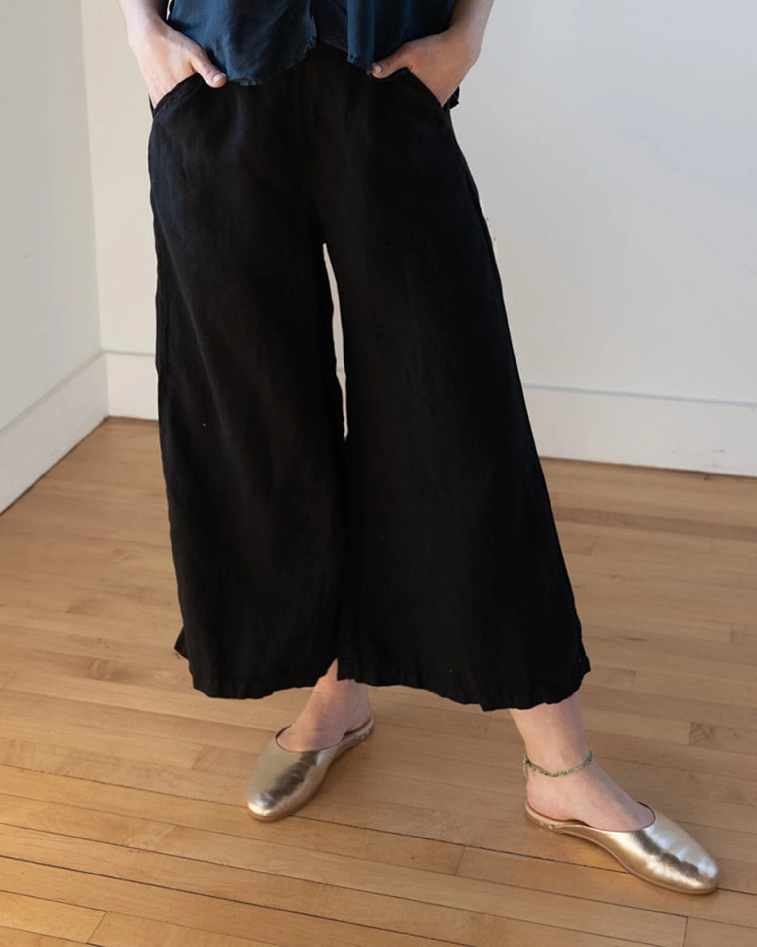 Cropped Becca Wide Leg in Black Linen Twill