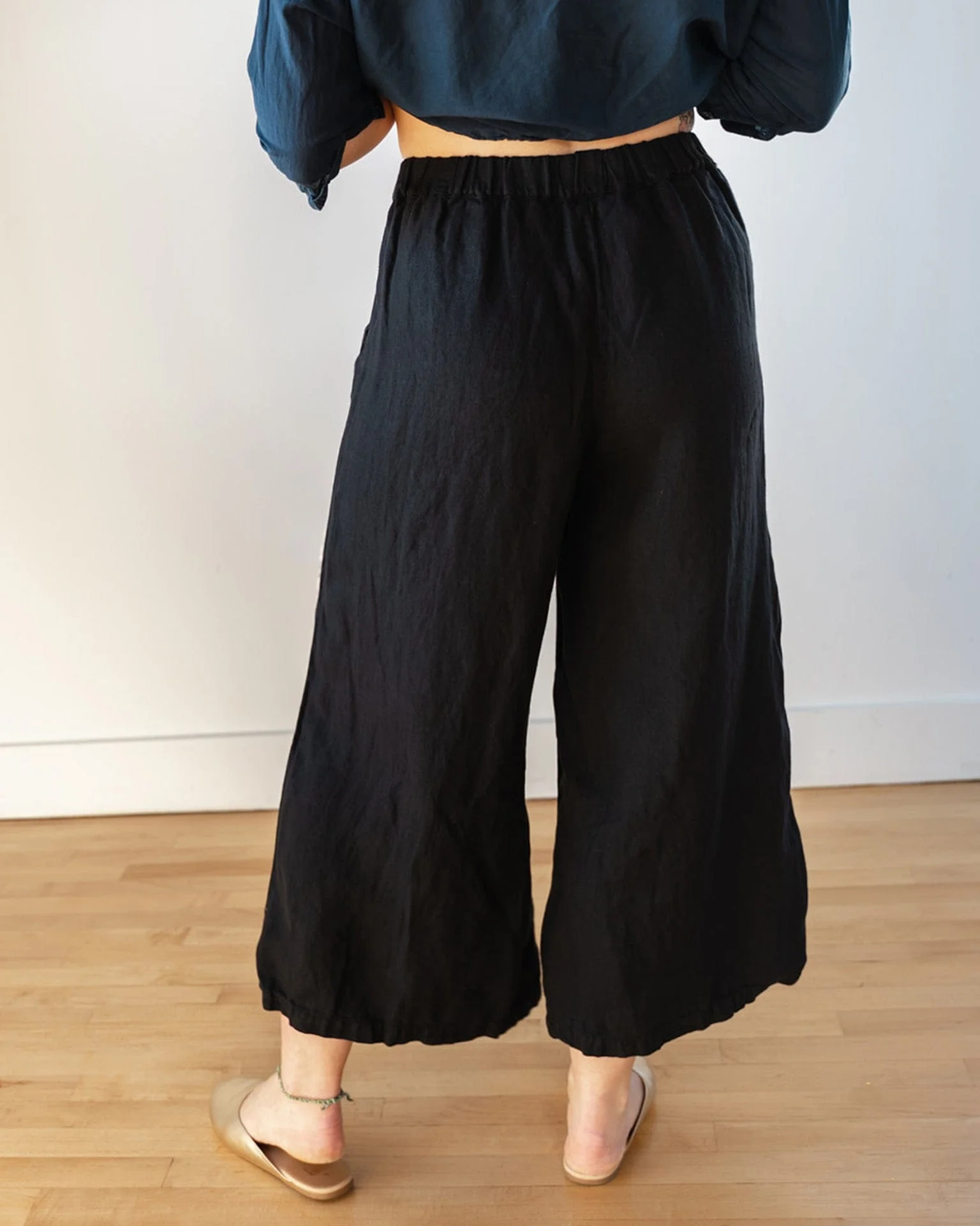 Cropped Becca Wide Leg in Black Linen Twill - Image 5