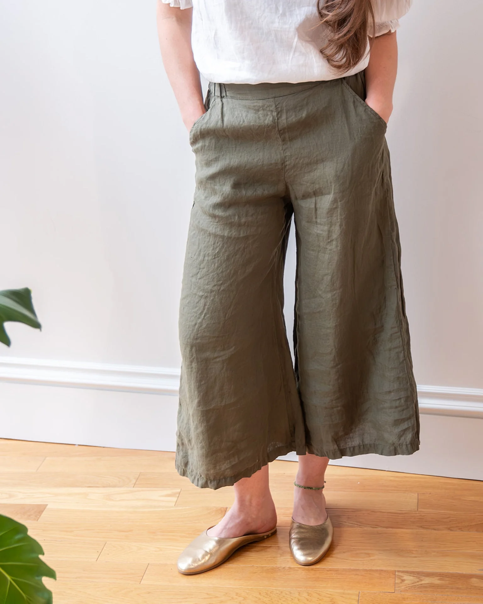 Cropped Becca Wide Leg Pant in Army Linen