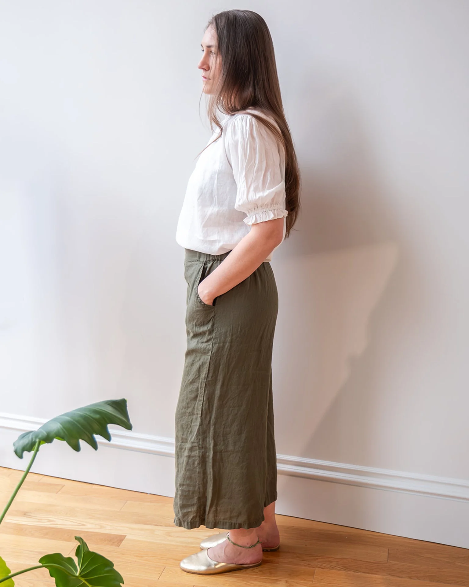 Cropped Becca Wide Leg Pant in Army Linen - Image 2