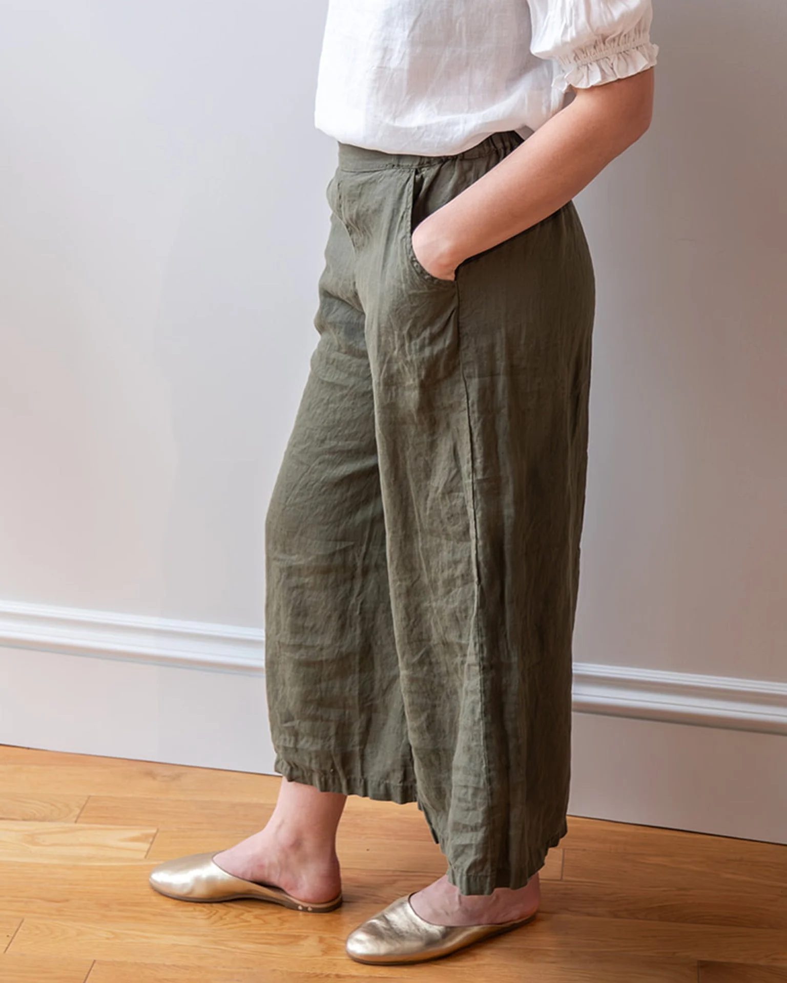 Cropped Becca Wide Leg Pant in Army Linen - Image 4