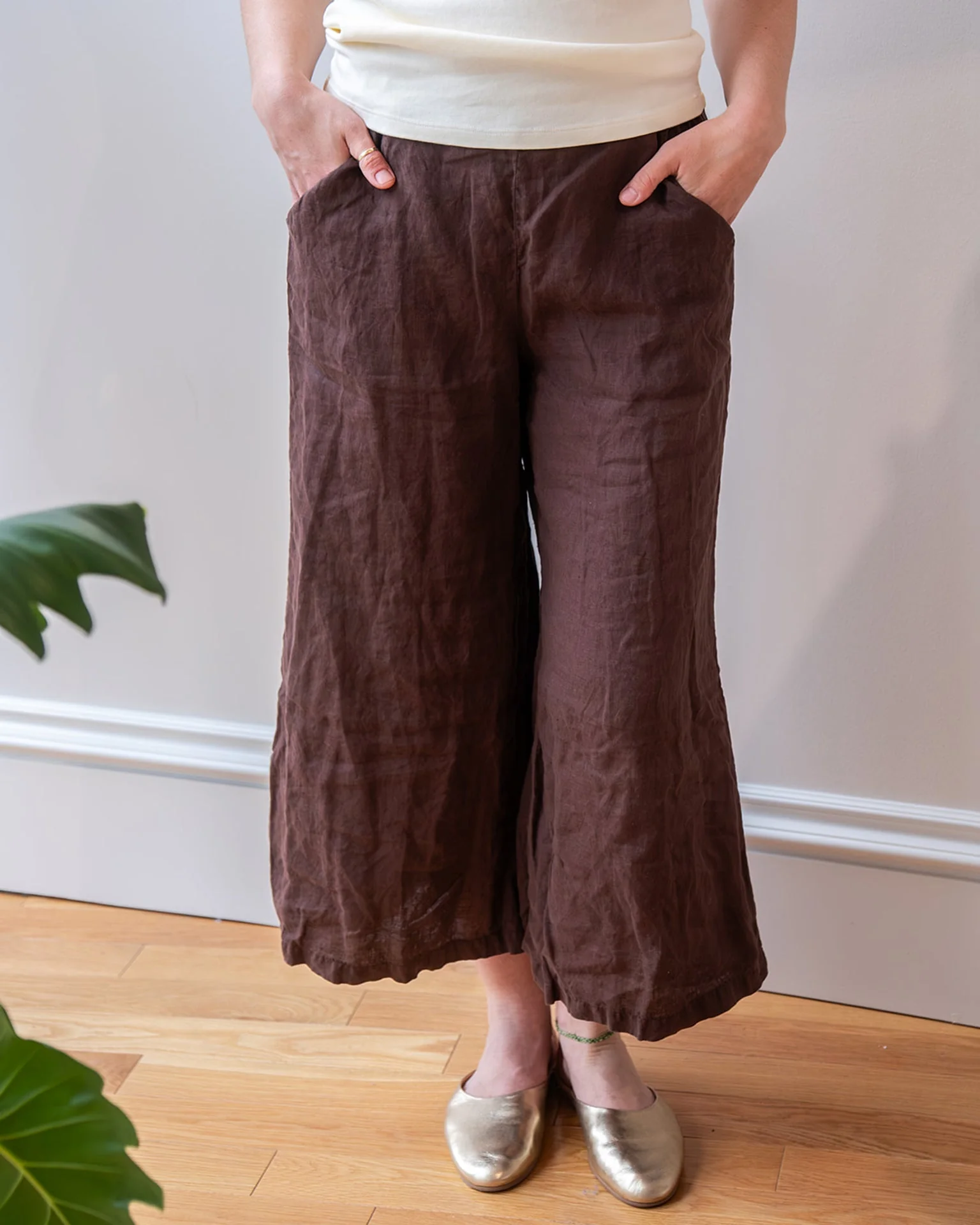 Cropped Becca Wide Leg Pant in Chocolate Linen