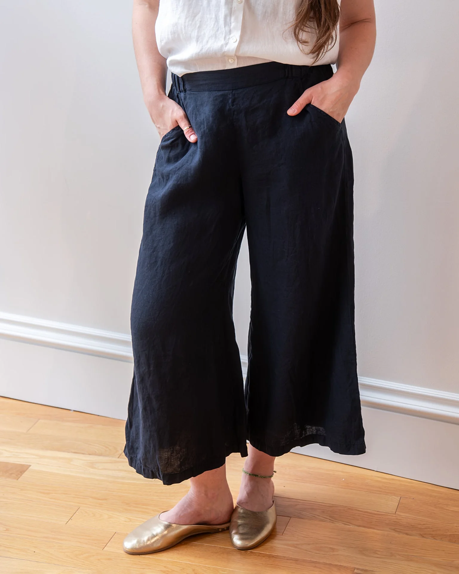 Cropped Becca Wide Leg Pant in Ink Linen