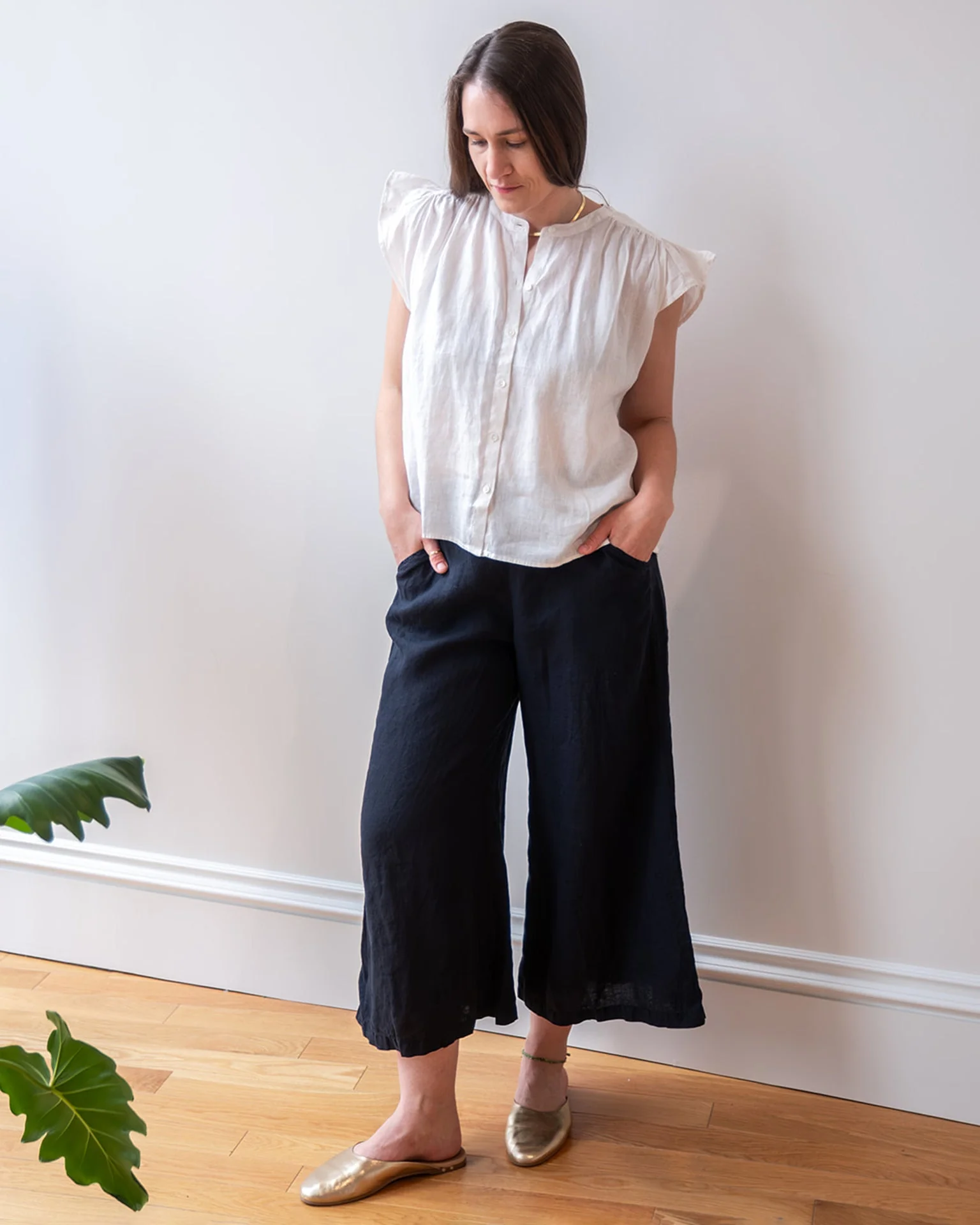 Cropped Becca Wide Leg Pant in Ink Linen - Image 2