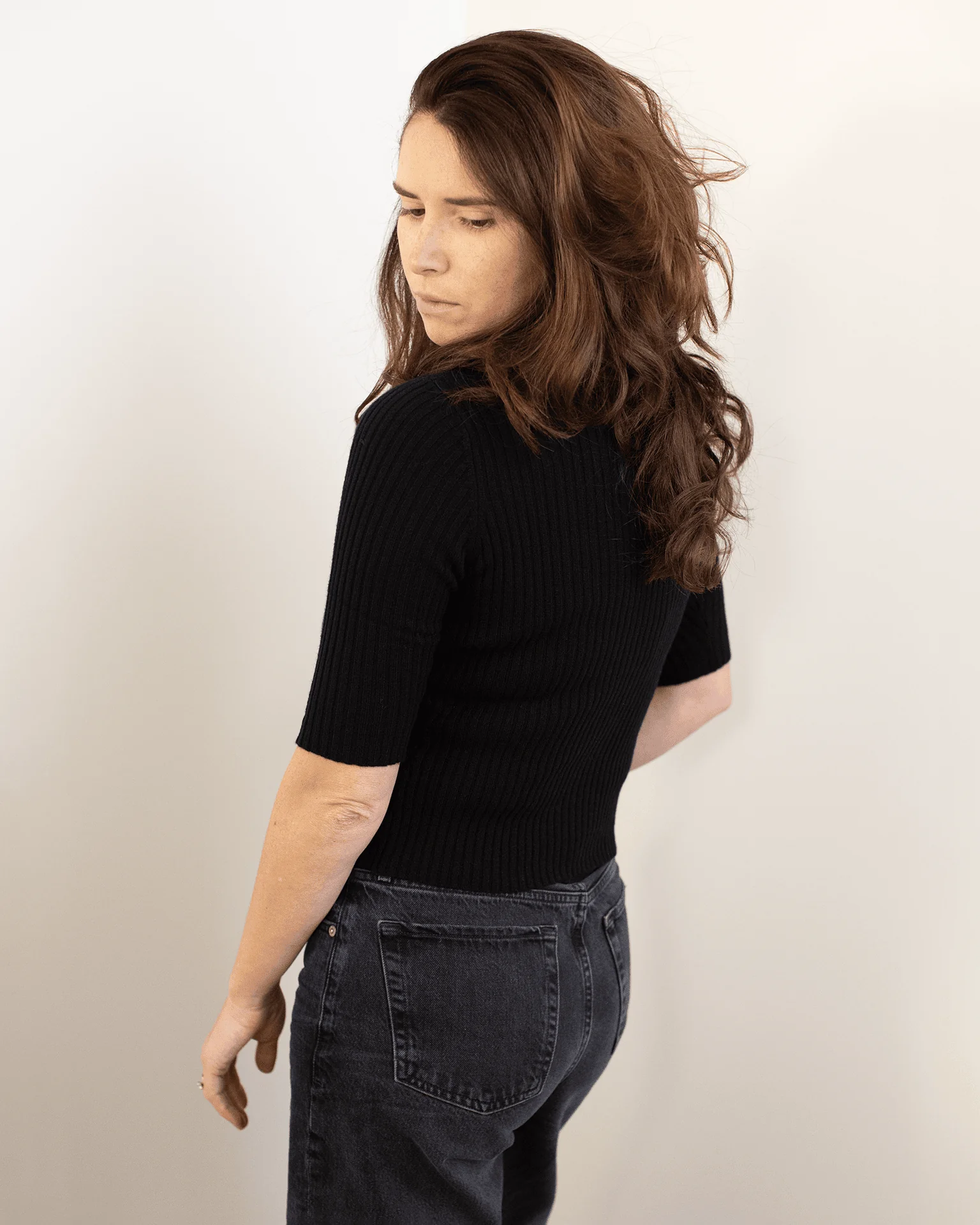Cropped Elbow Sleeve Rib Turtleneck in Black - Image 3