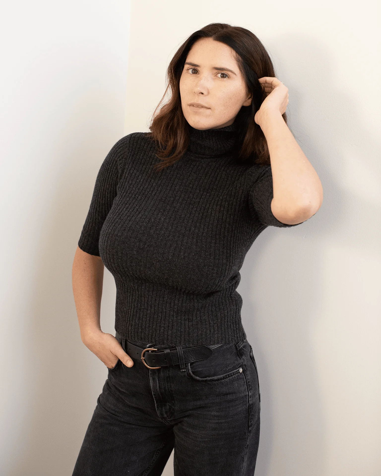 Cropped Elbow Sleeve Rib Turtleneck in Pepper - Image 2