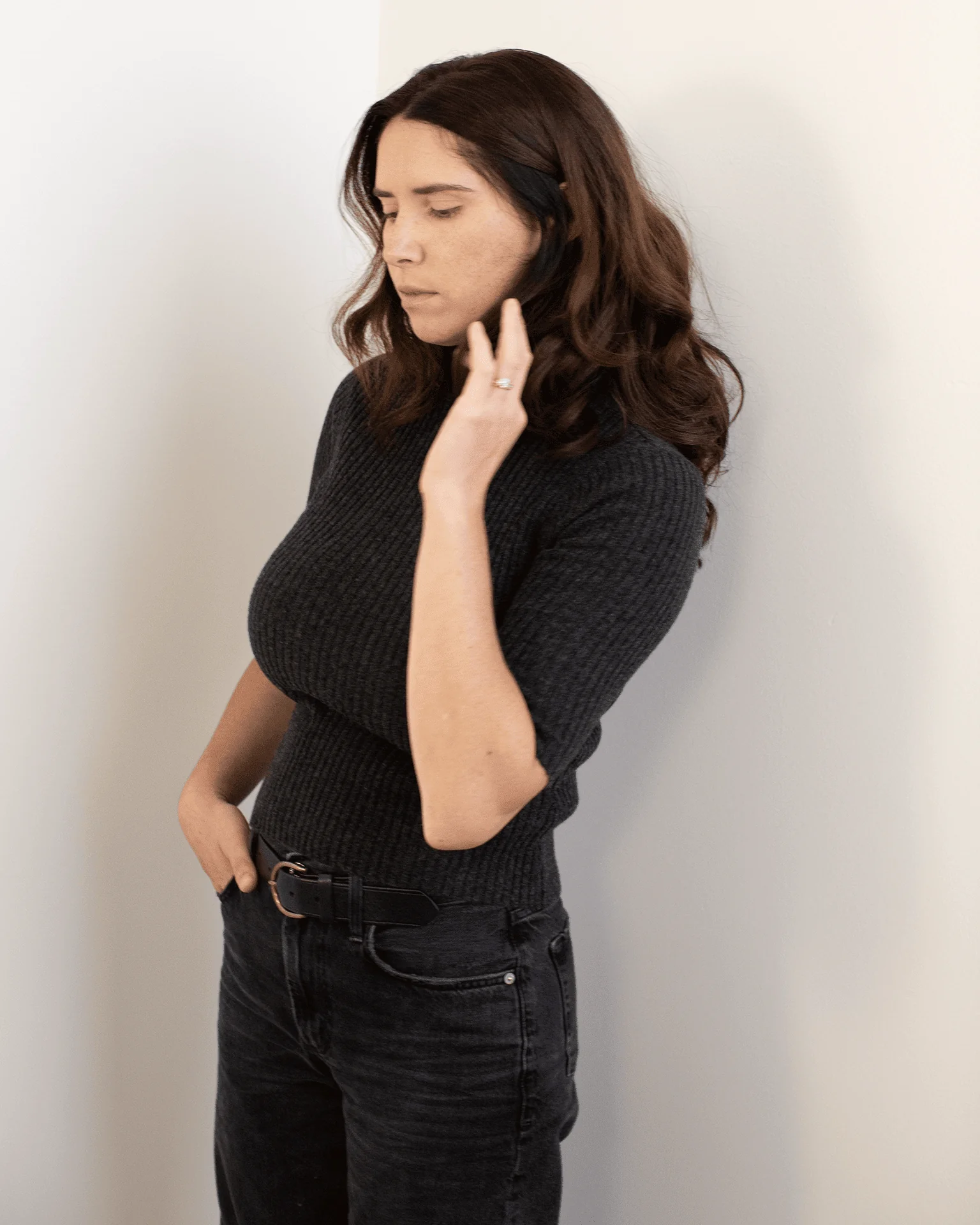 Cropped Elbow Sleeve Rib Turtleneck in Pepper - Image 3