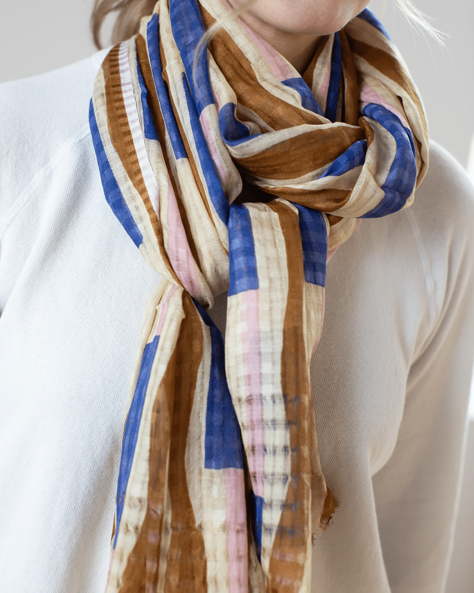 Cttn/Silk Squiggle Scarf in Noccio - Image 2