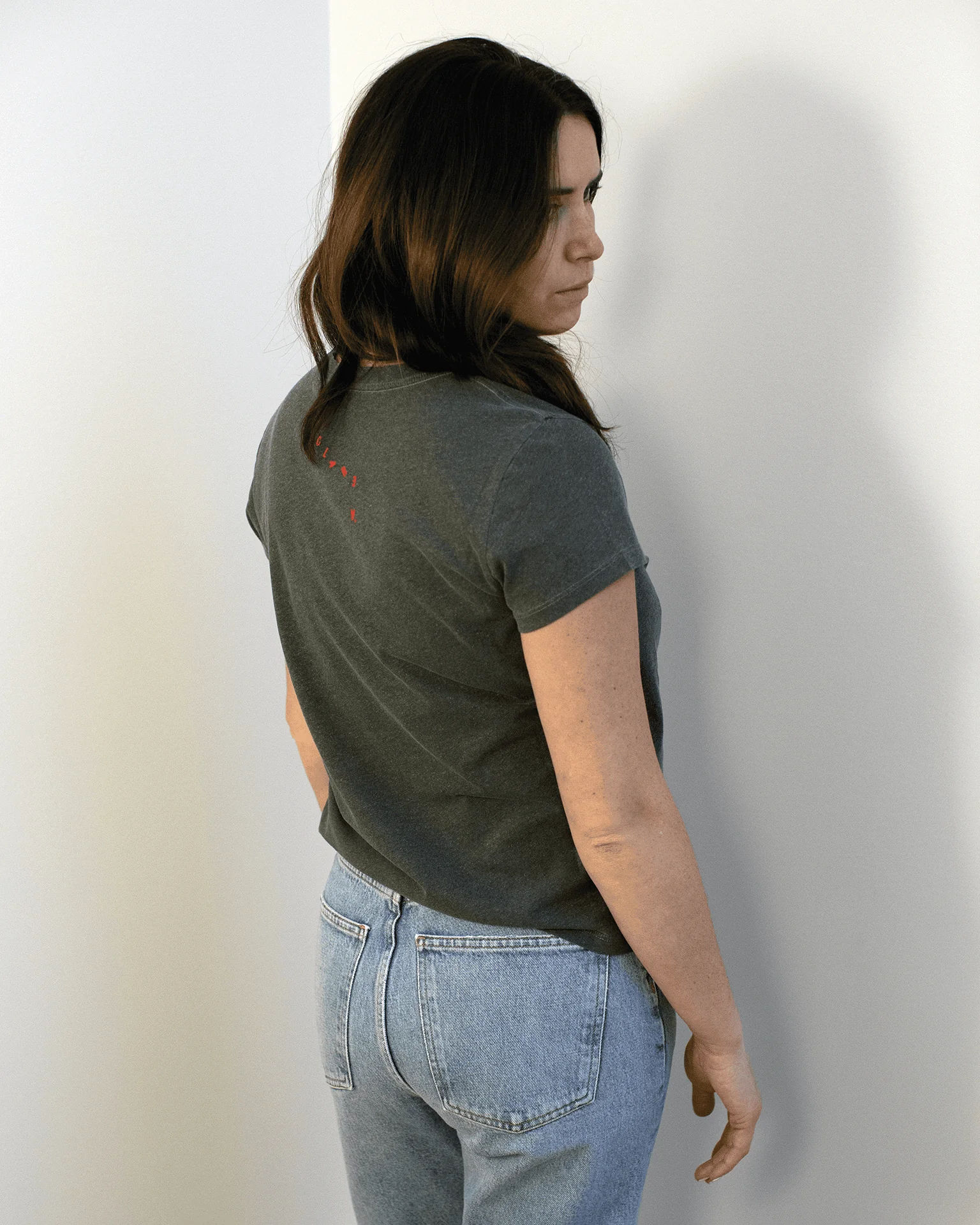 Cut Out Oui Cotton/Linen Classic Tee in Faded Black - Image 3