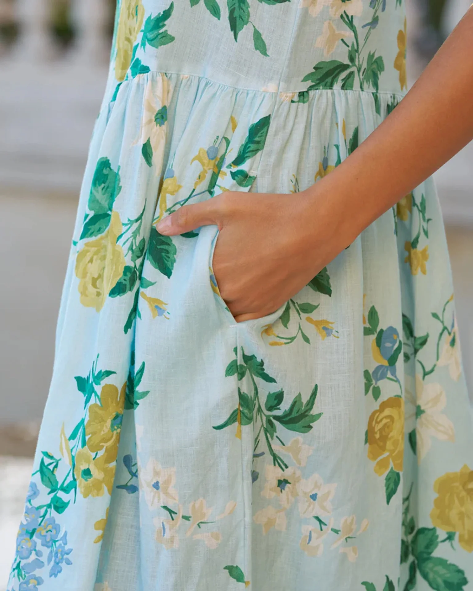 Daphne Popover Sleeveless Linen Shirtdress in Spring Bouquet - Image 3