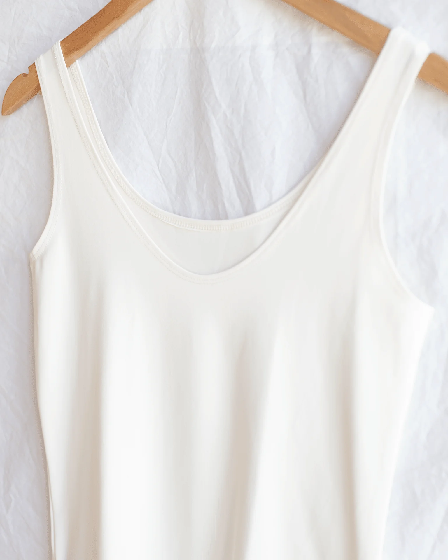 Del Low Back Tank in Cream - Image 2