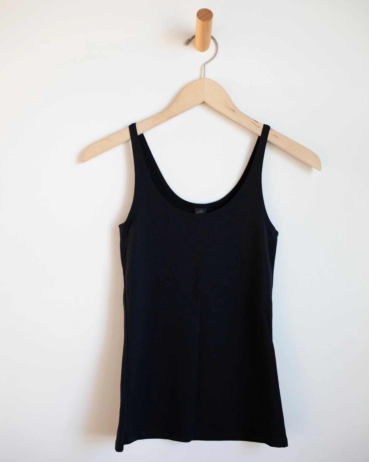 Del Skinny Tank in Black