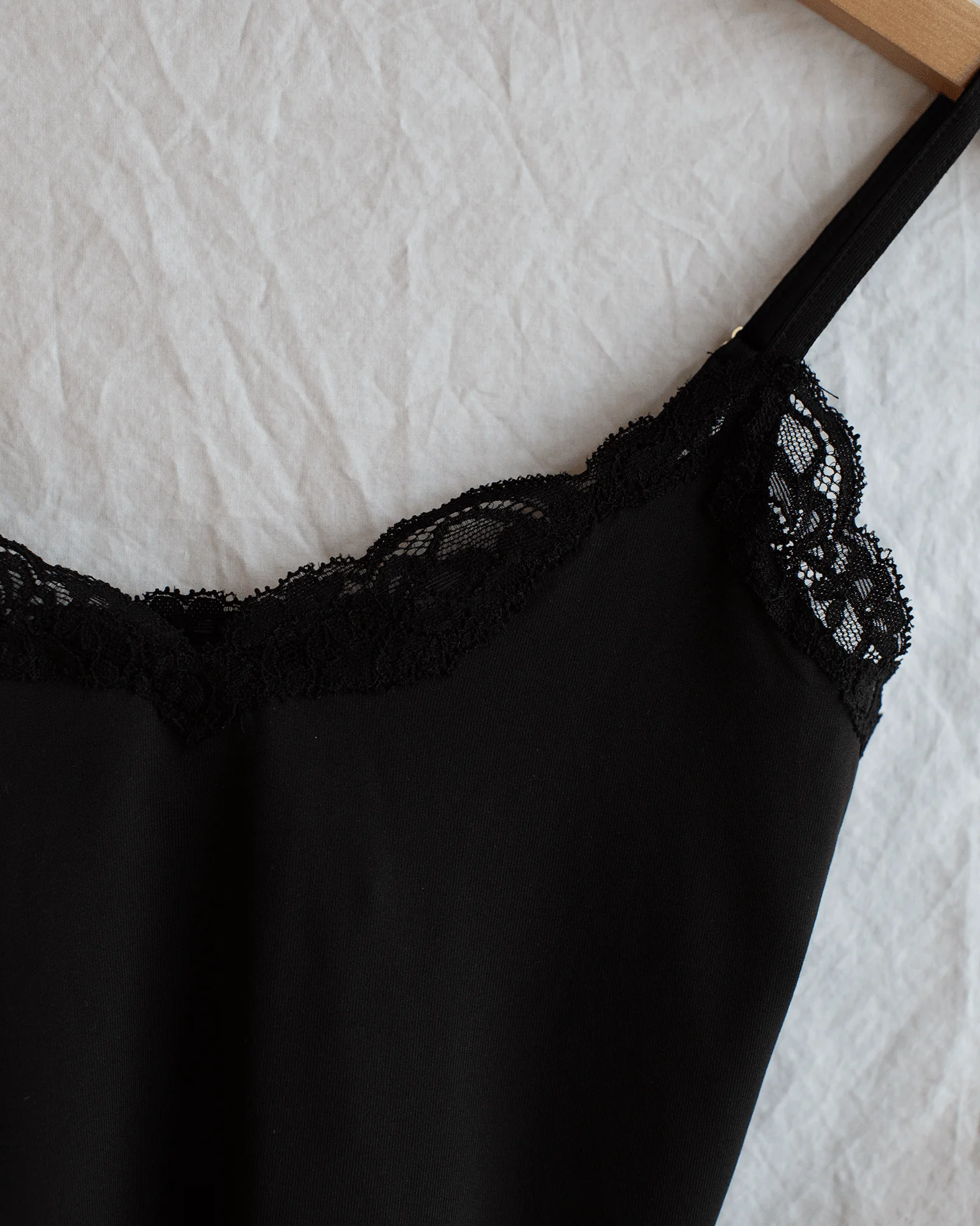 Del w/ Lace Cropped Cami in Black - Image 2