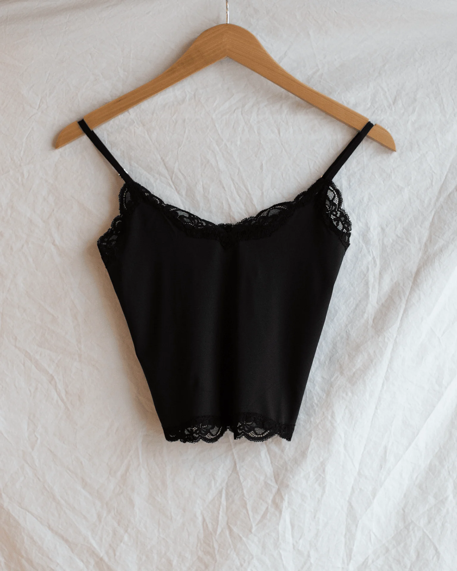 Del w/ Lace Cropped Cami in Black - Image 3