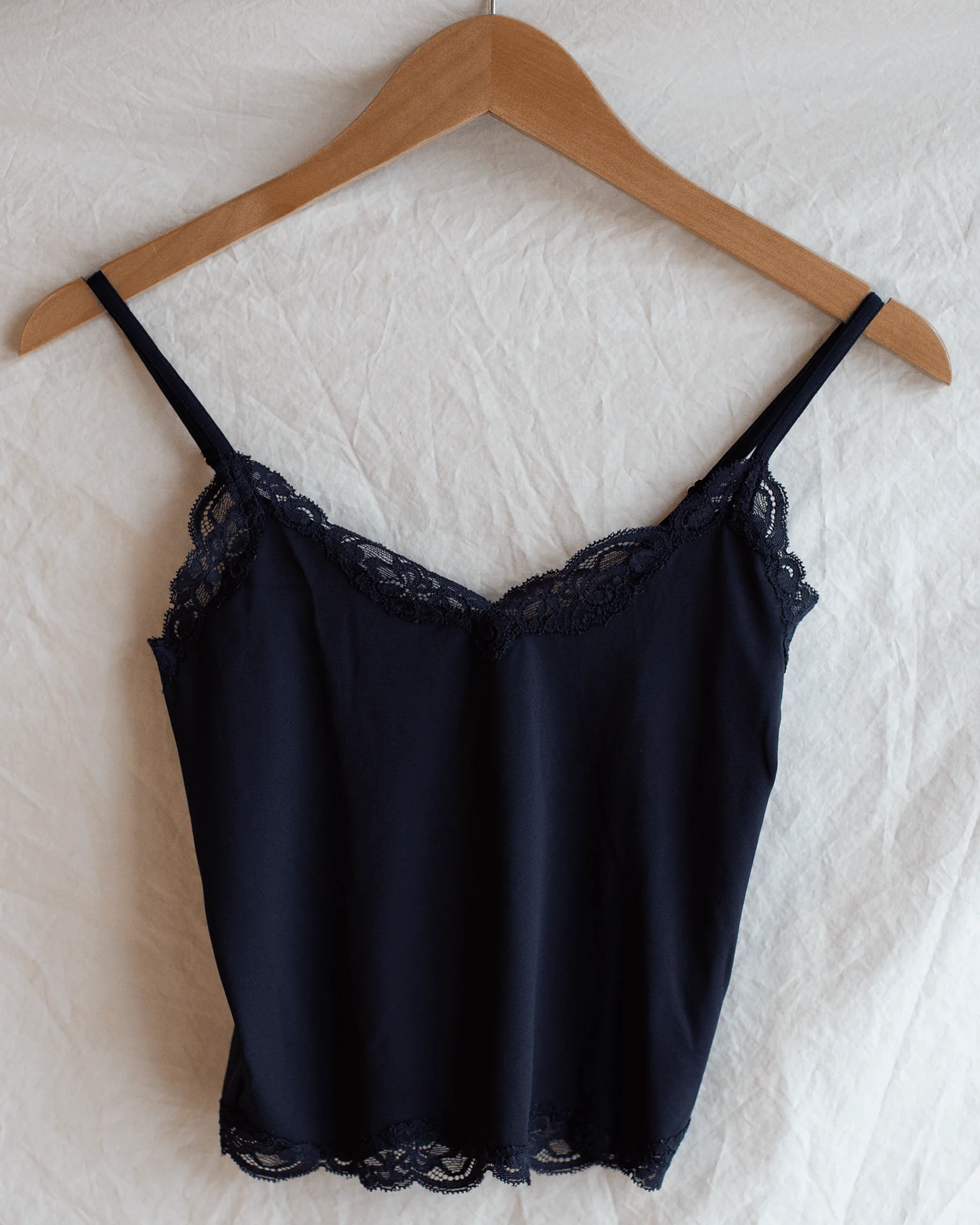 Del w/ Lace Cropped Cami in Navy