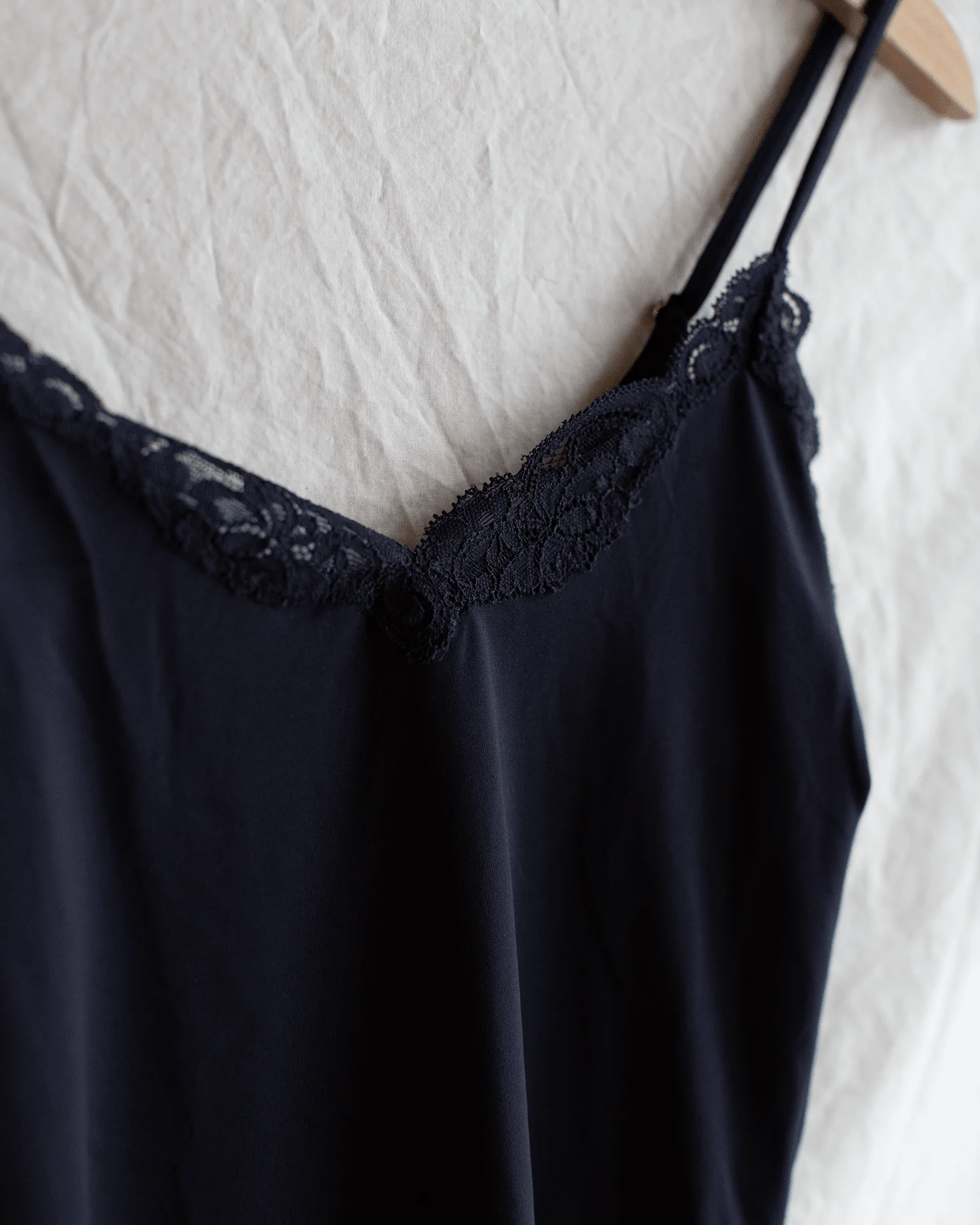Del w/ Lace Cropped Cami in Navy - Image 2