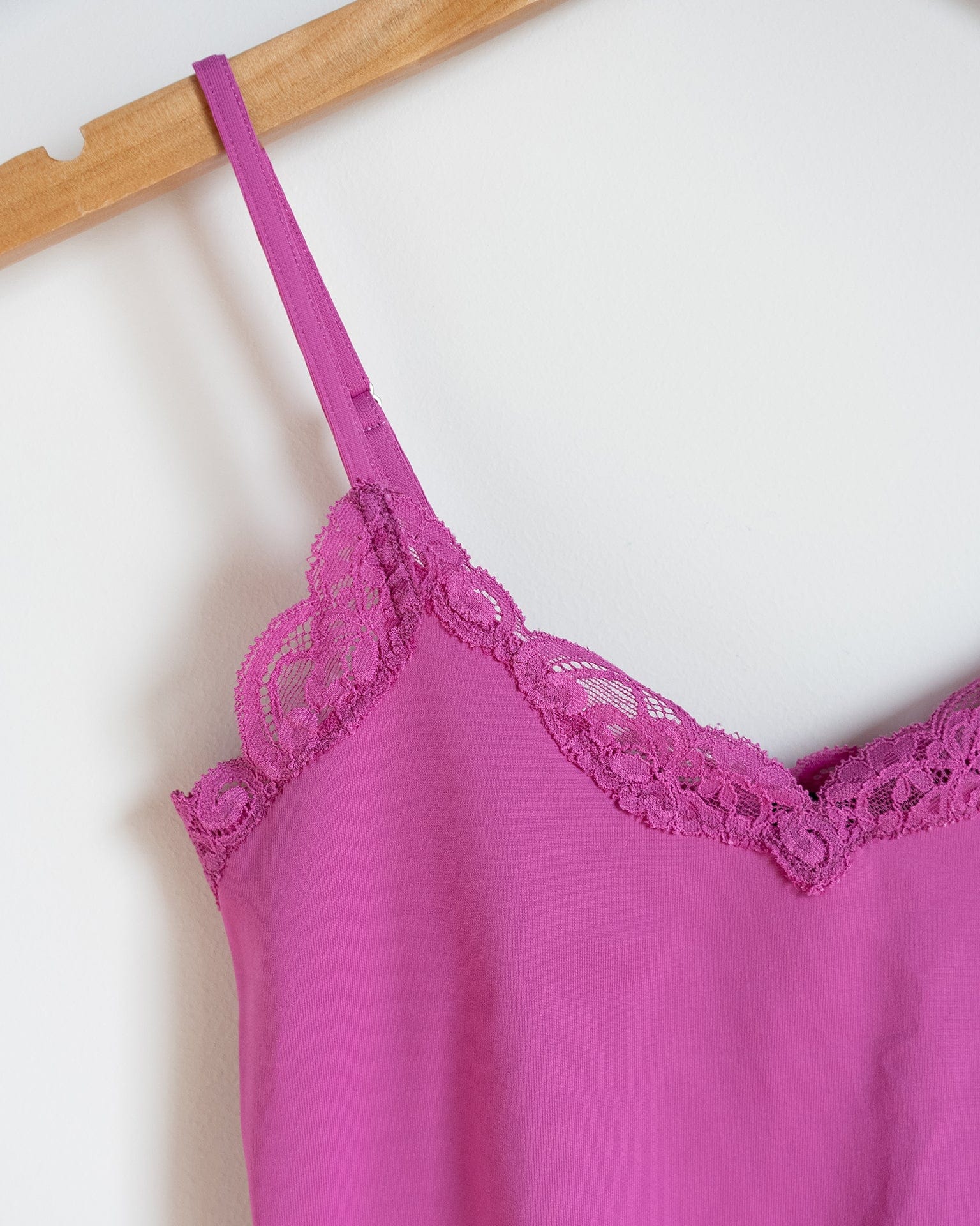 Del w/ Lace Cropped Cami in Wild Rose - Image 2