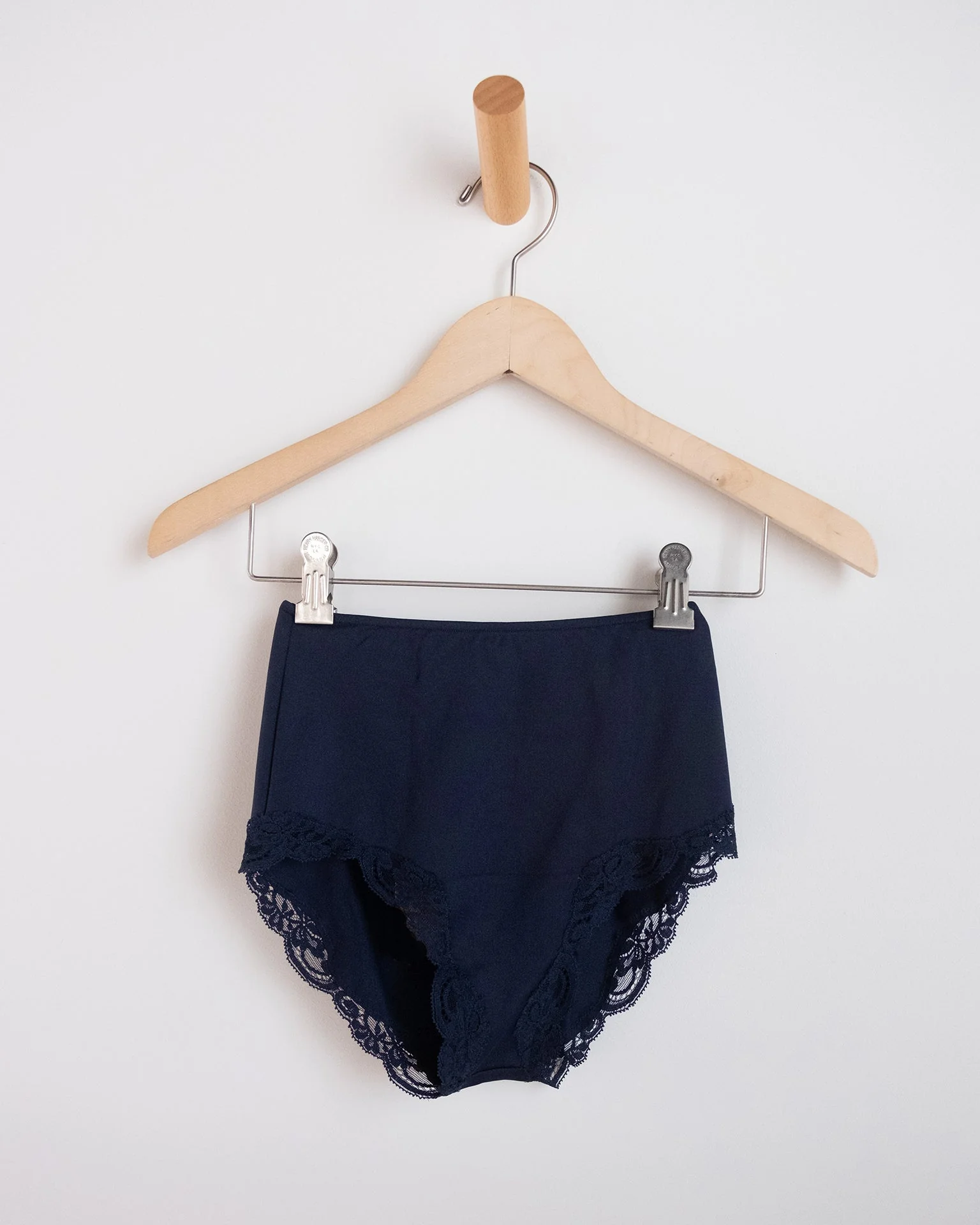 Del w/ Lace High Cut Brief in Navy