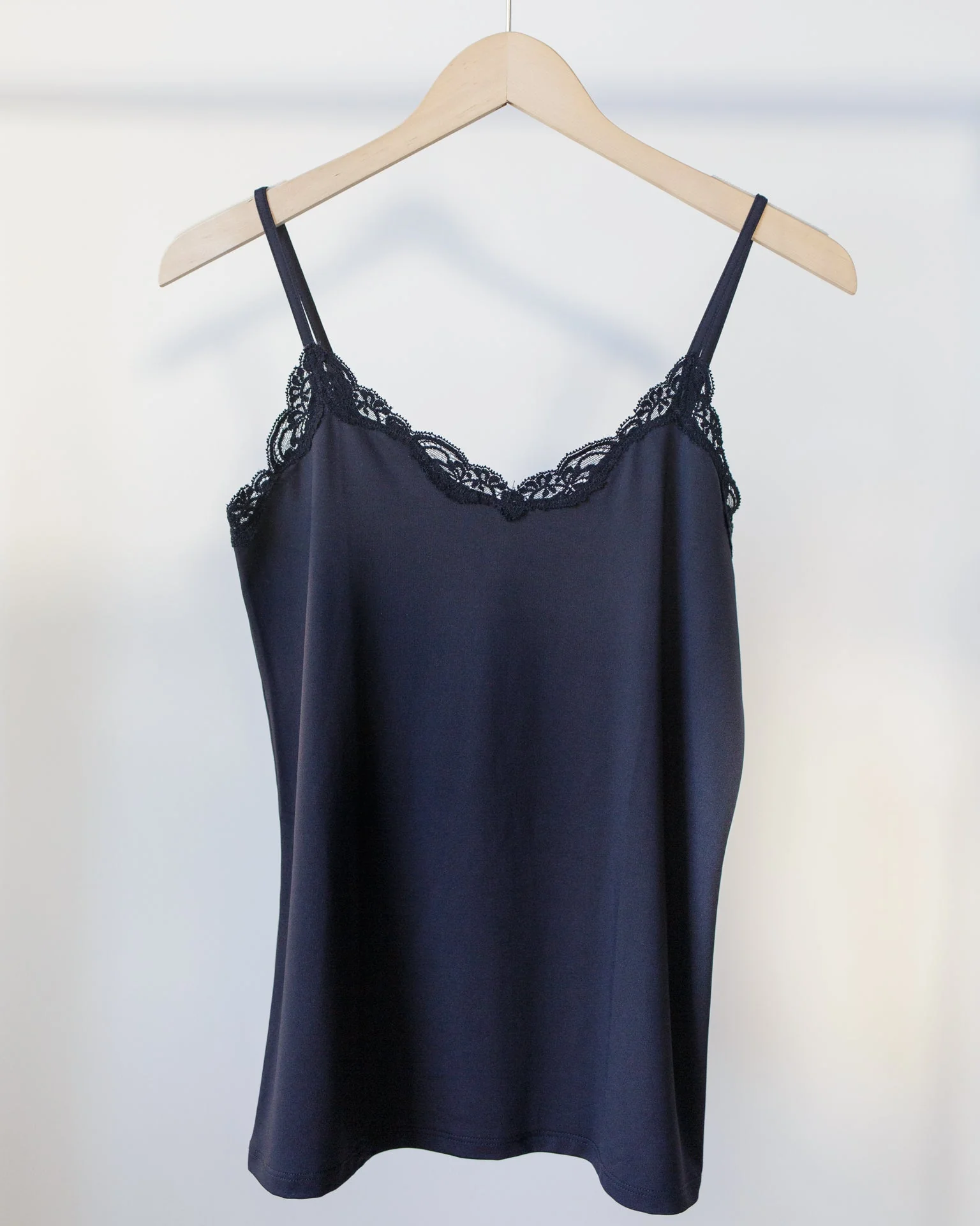 Del w/ Lace V Cami in Black