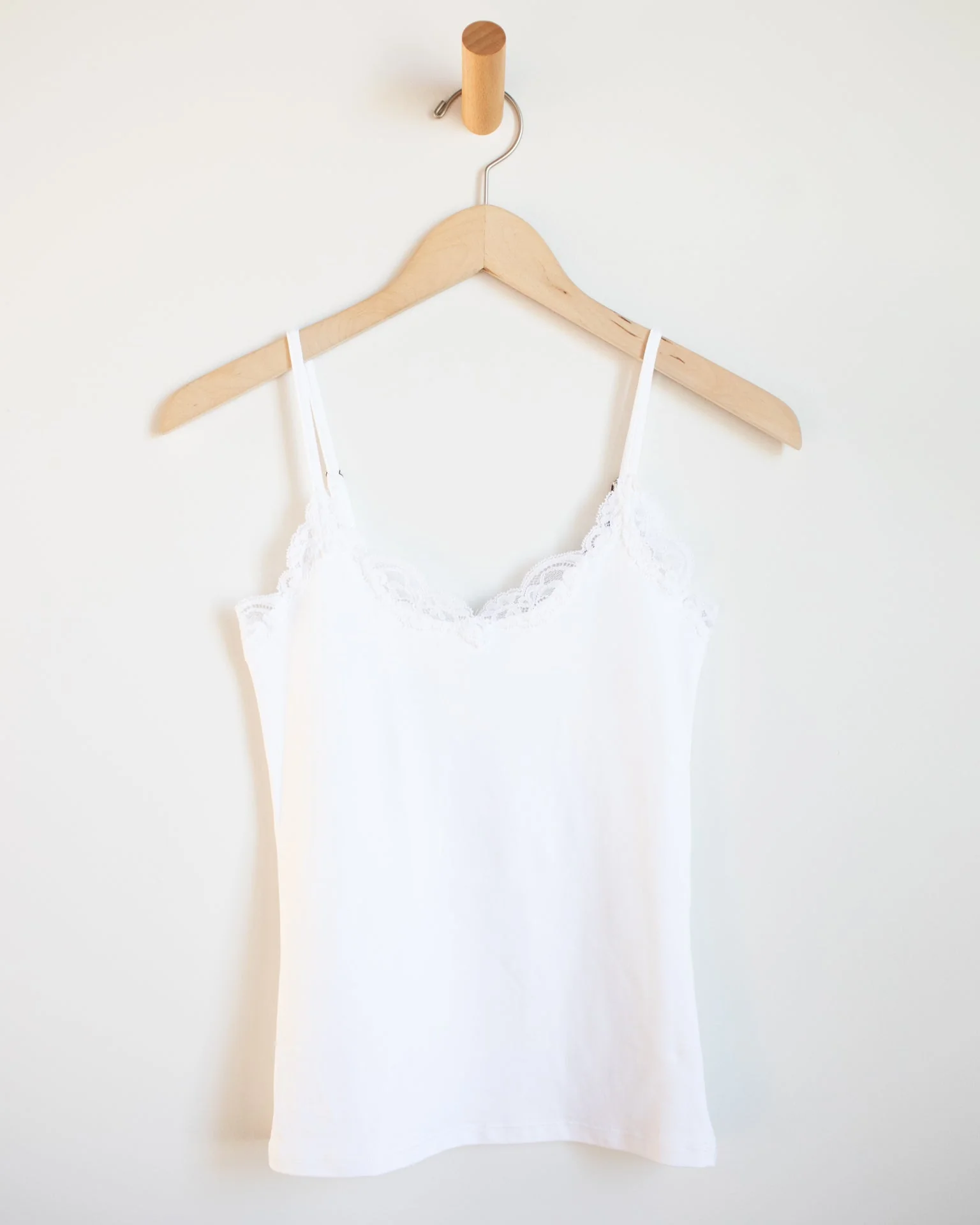 Del w/ Lace V Cami in White