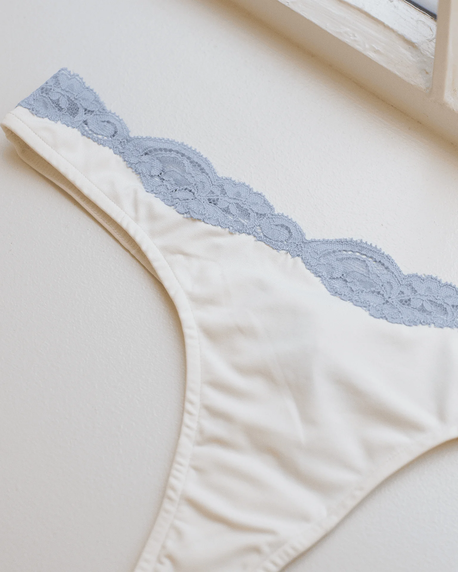 Del w/ Lace Vintage Thong in Cream - Image 2